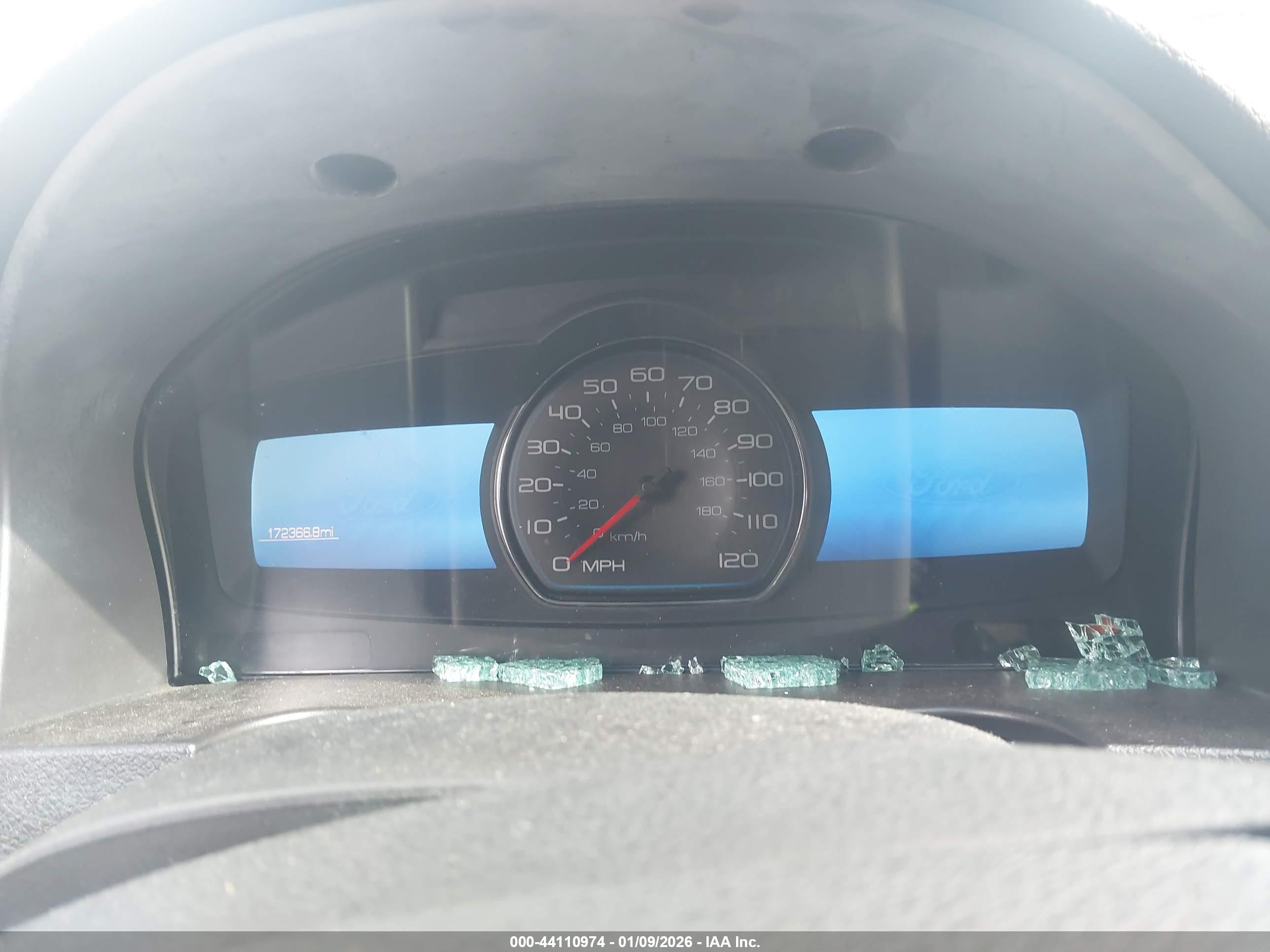 FORD FUSION image 7