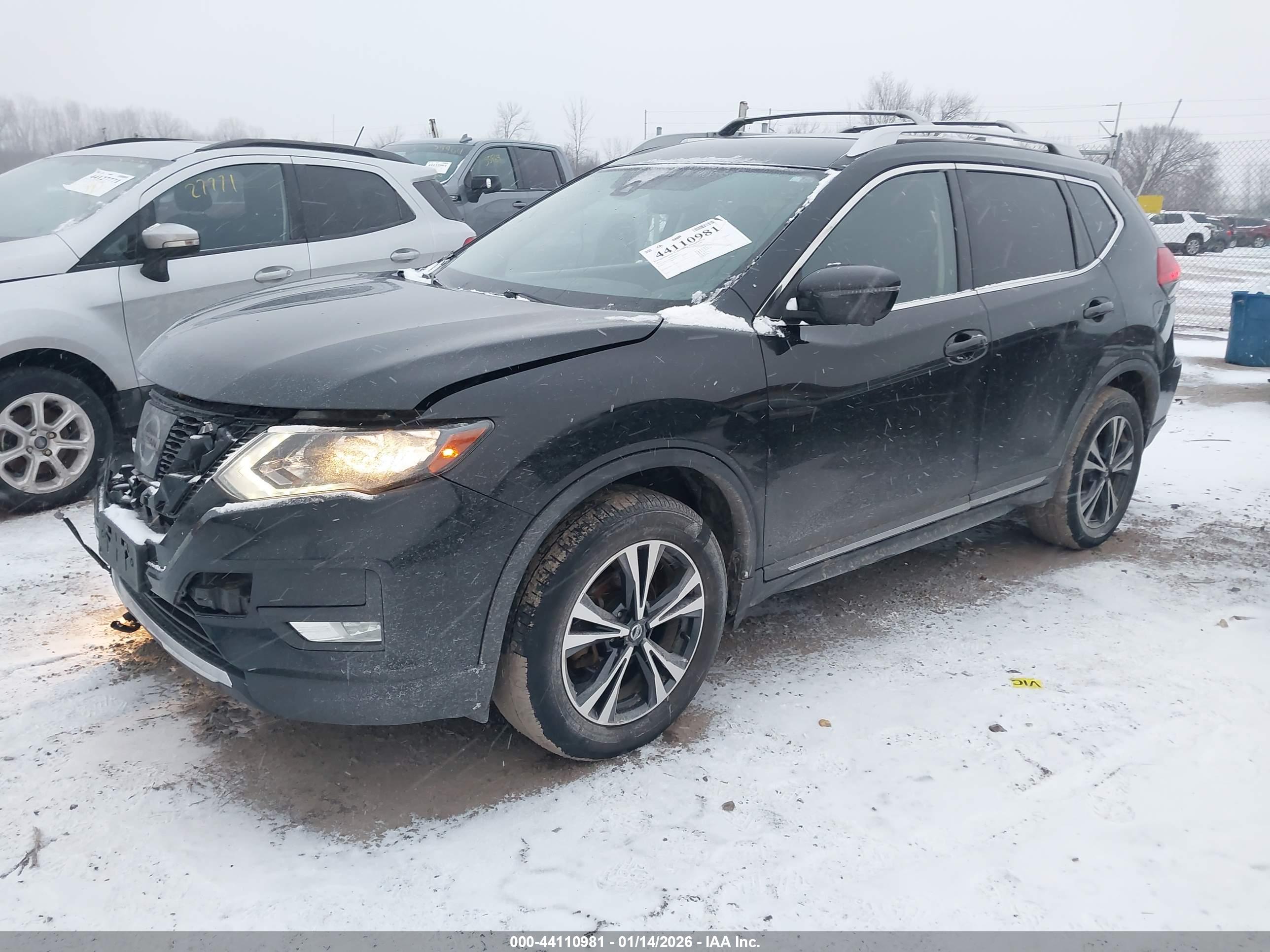 NISSAN ROGUE image 2