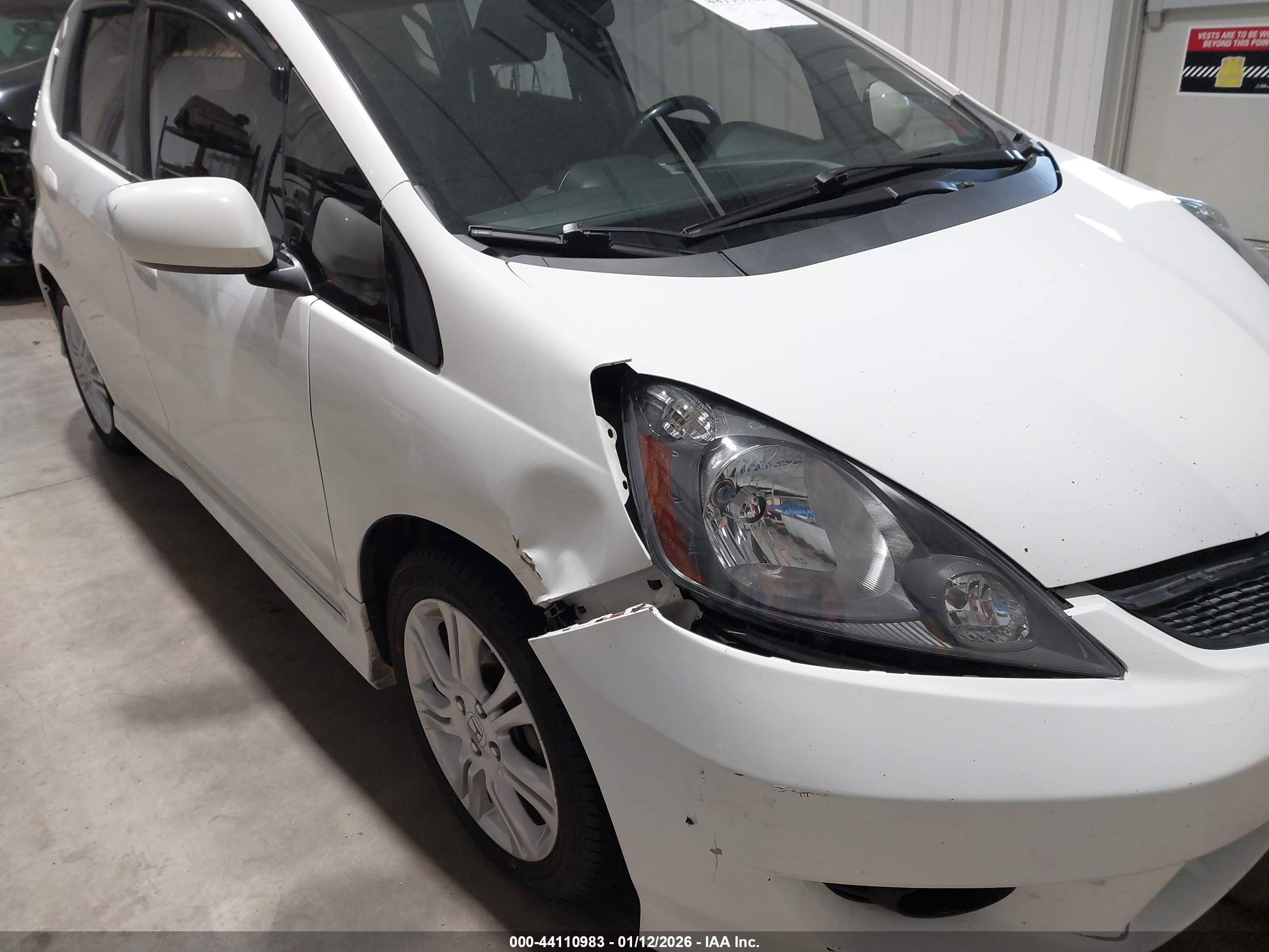 HONDA FIT image 6