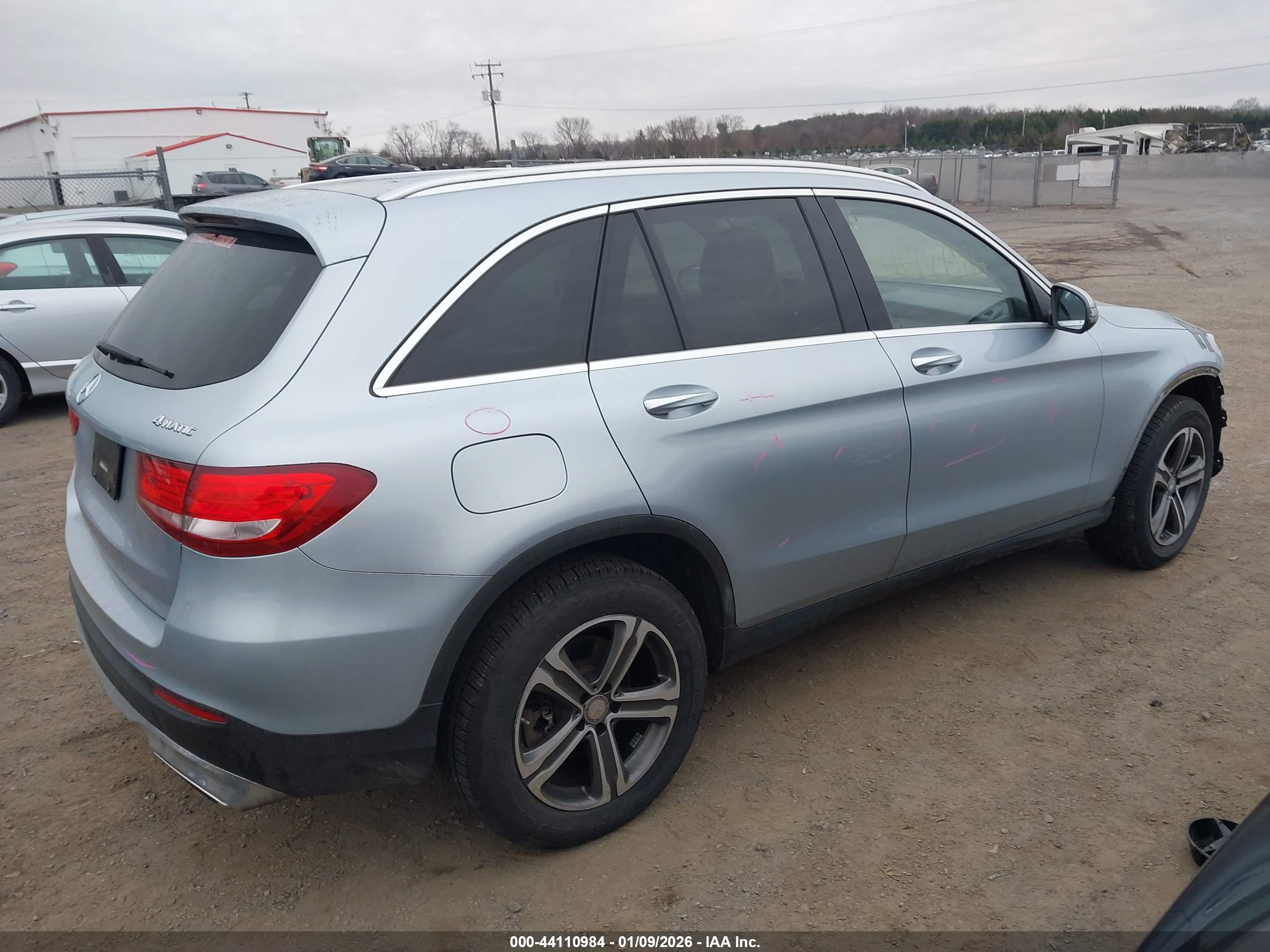 MERCEDES-BENZ GLC image 4