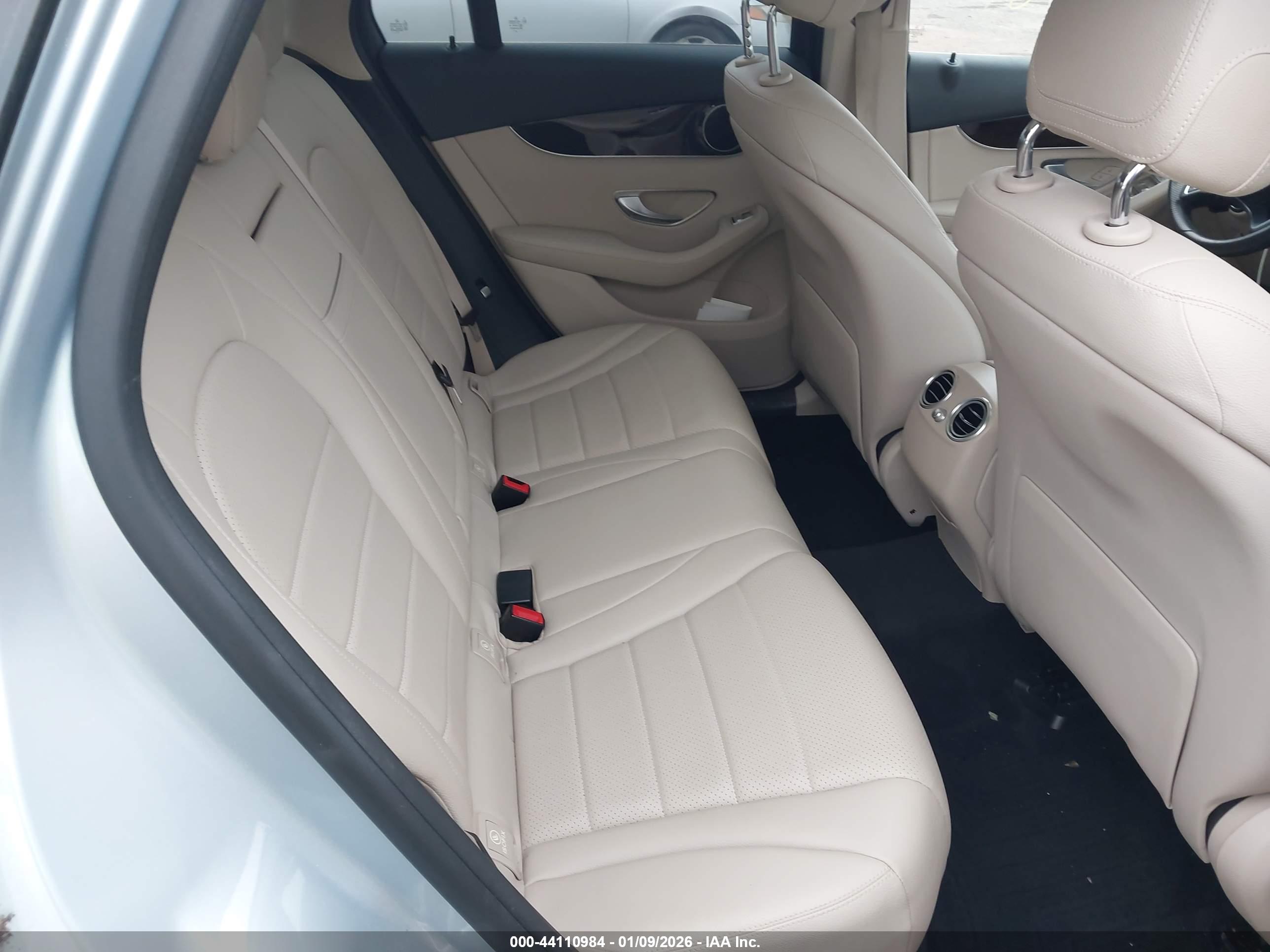 MERCEDES-BENZ GLC image 8