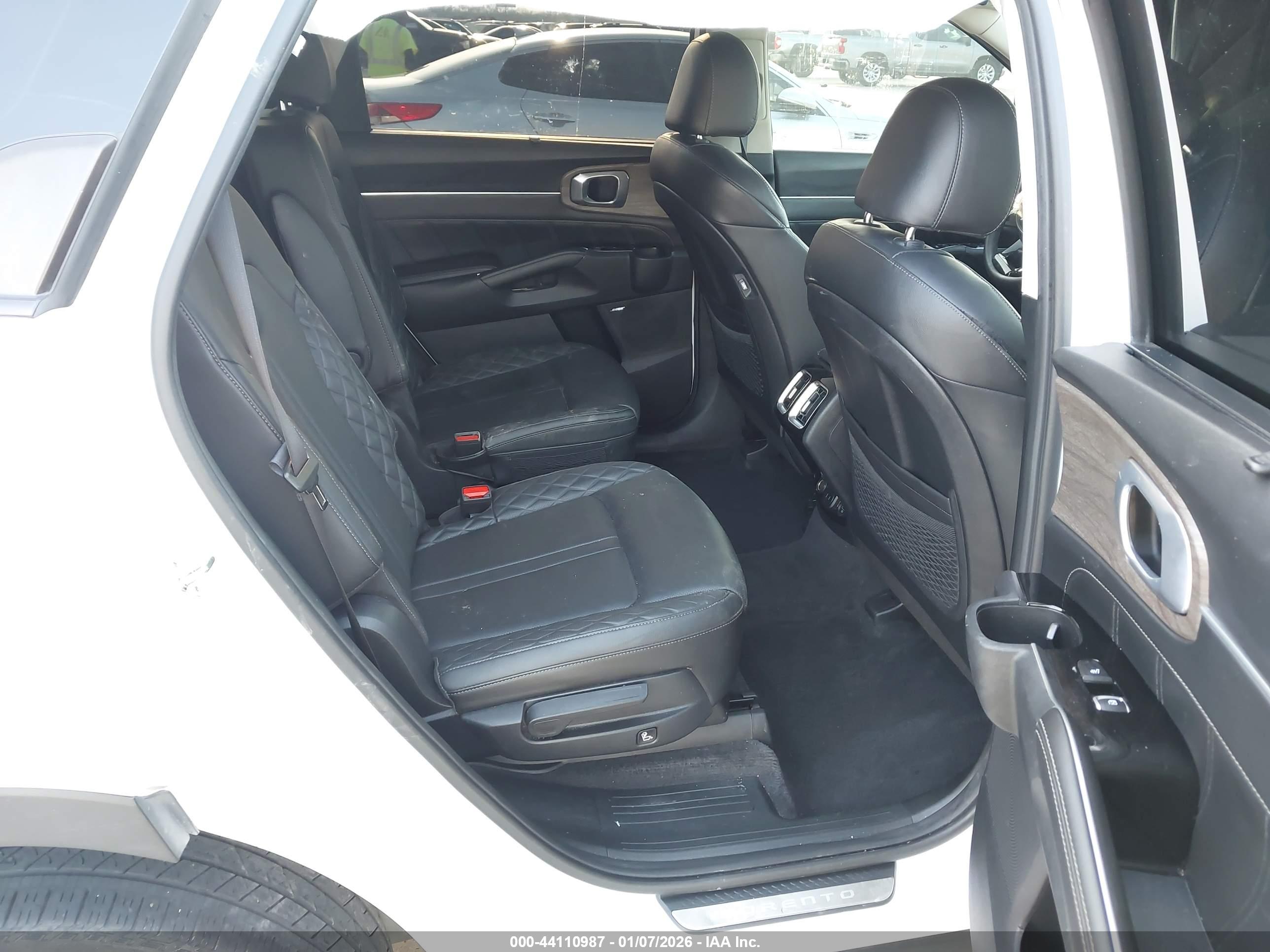 KIA SORENTO image 8