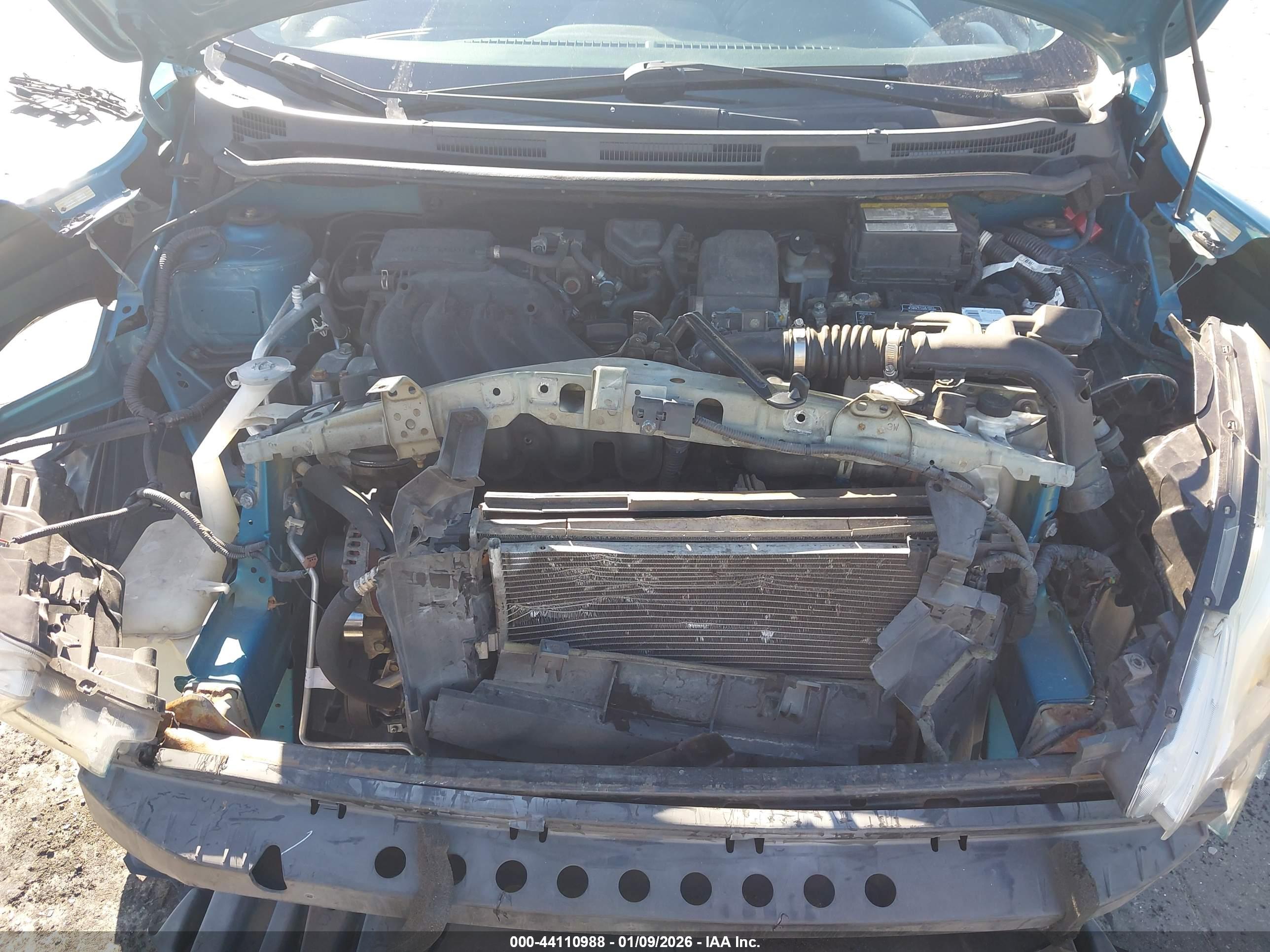 NISSAN VERSA image 10