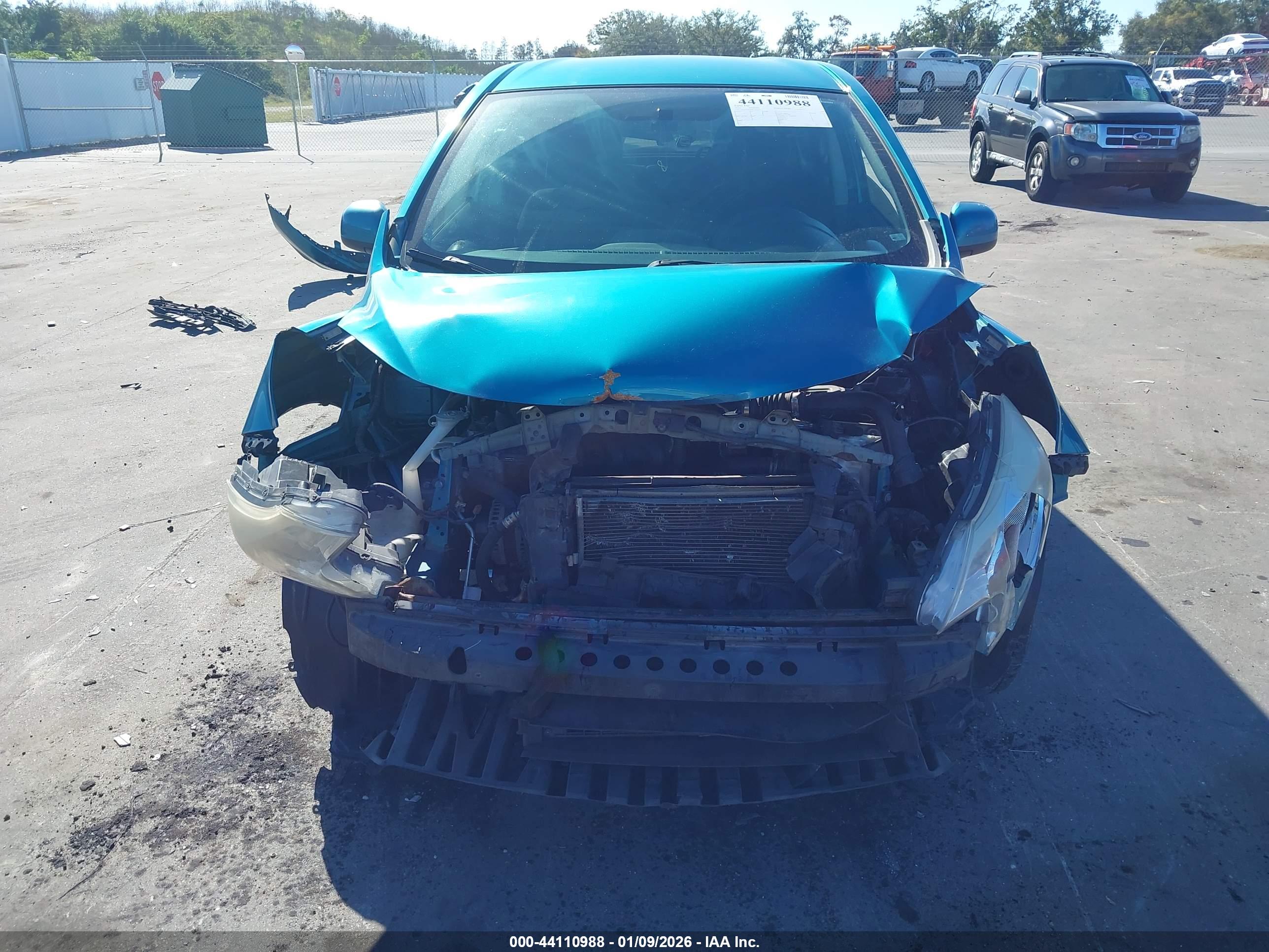 NISSAN VERSA image 6