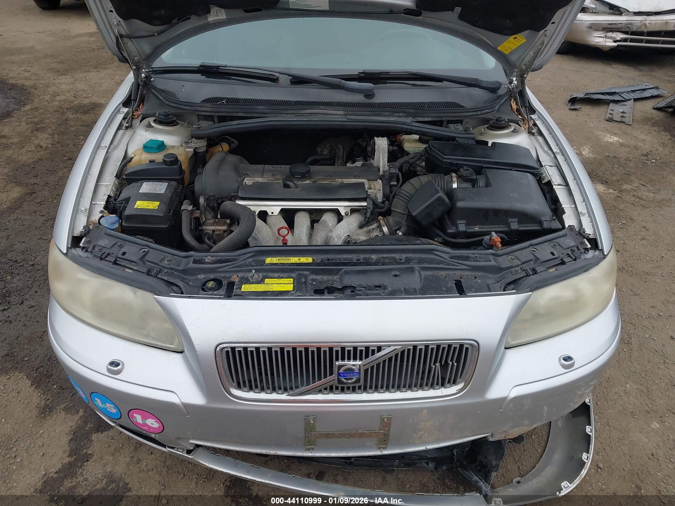 VOLVO V70 image 10