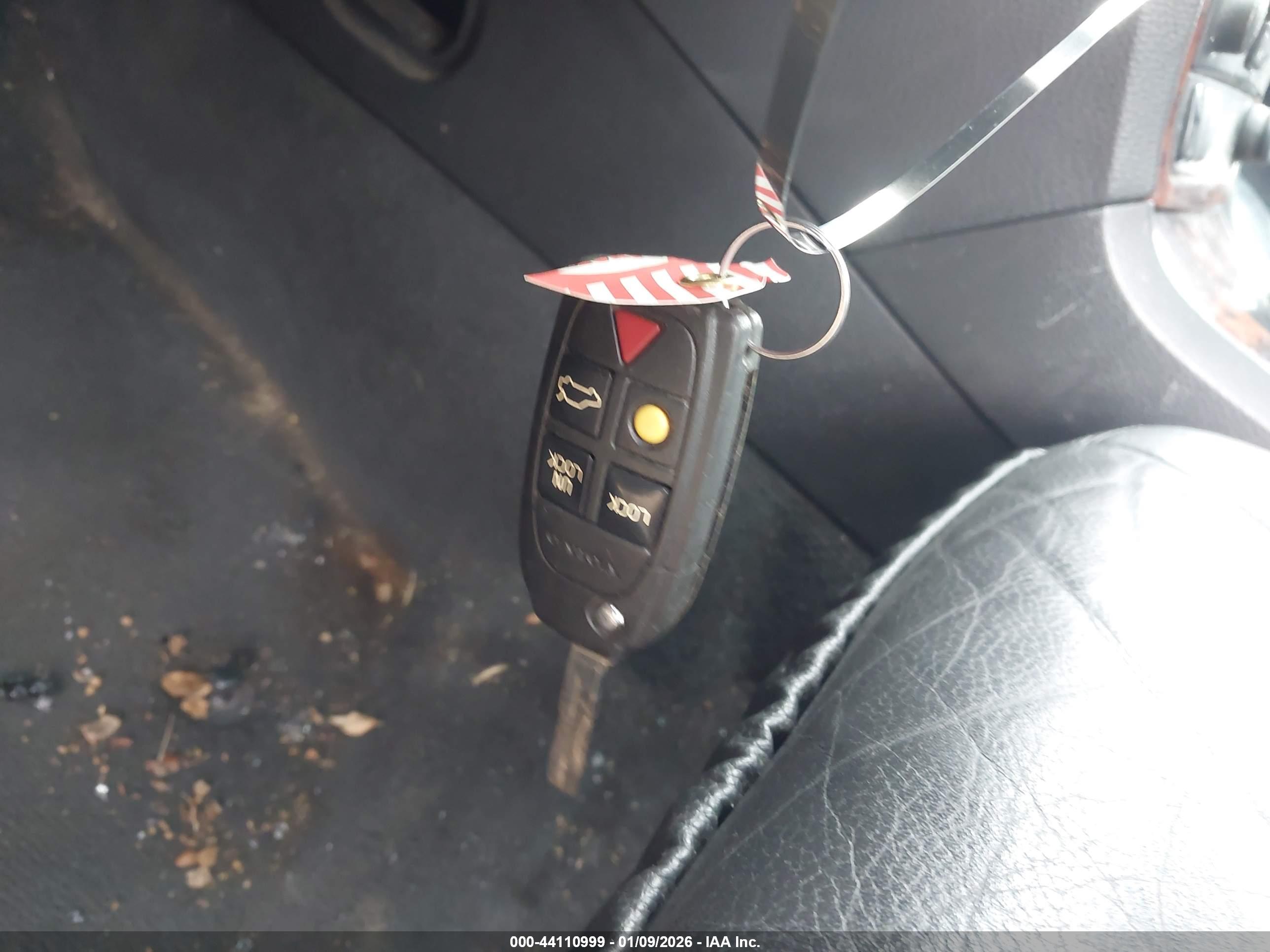 VOLVO V70 image 11
