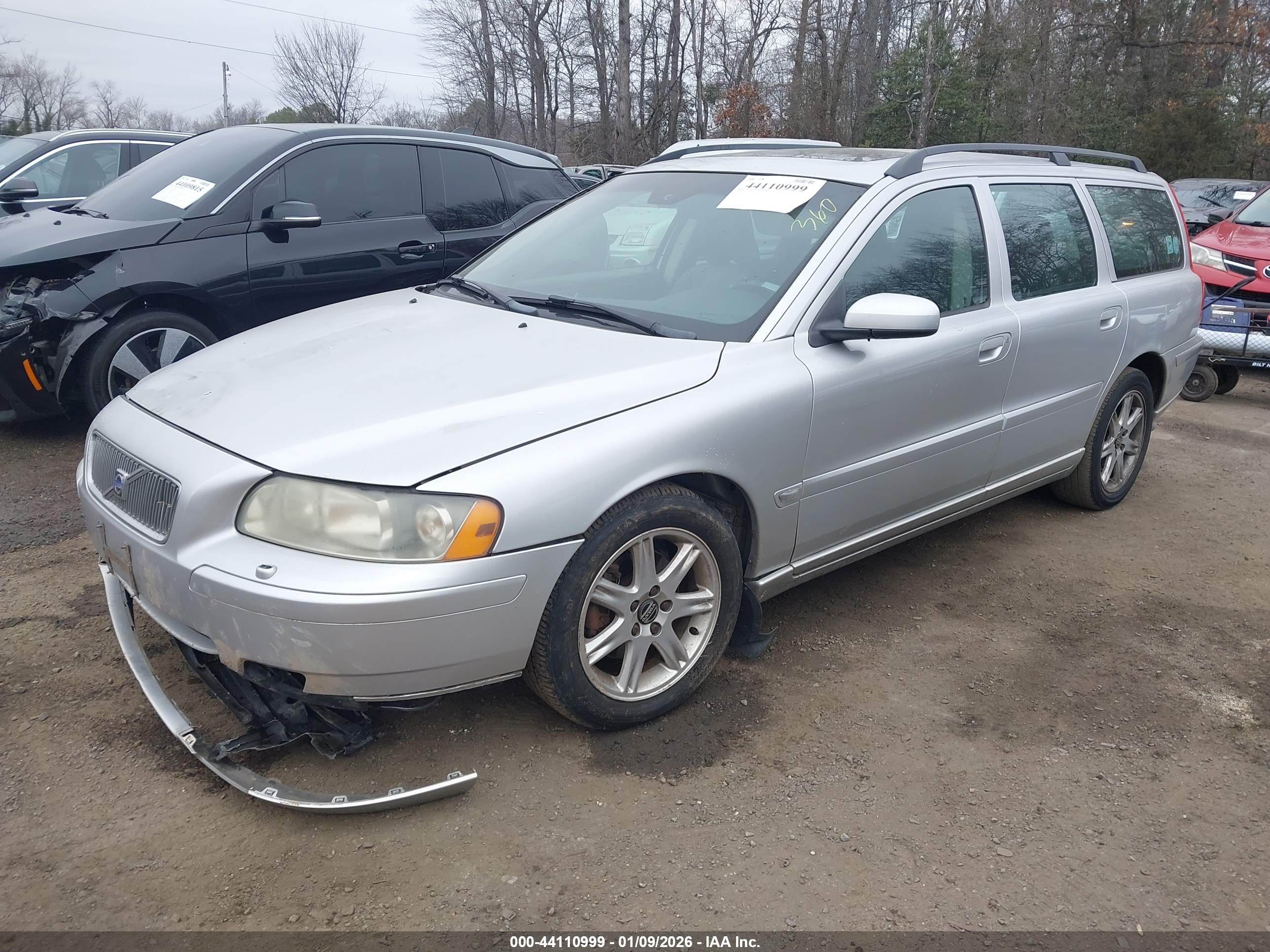 VOLVO V70 image 2