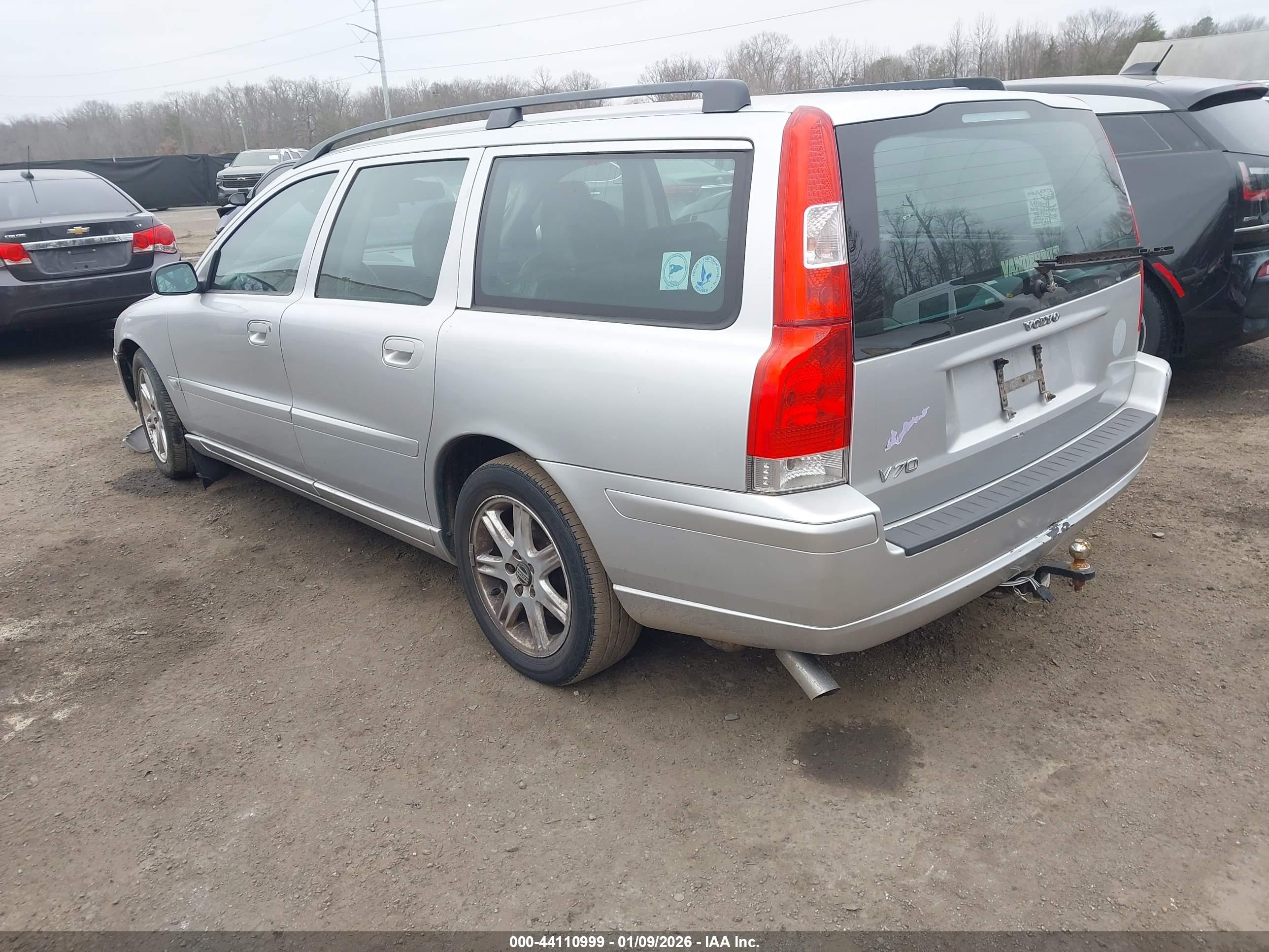 VOLVO V70 image 3