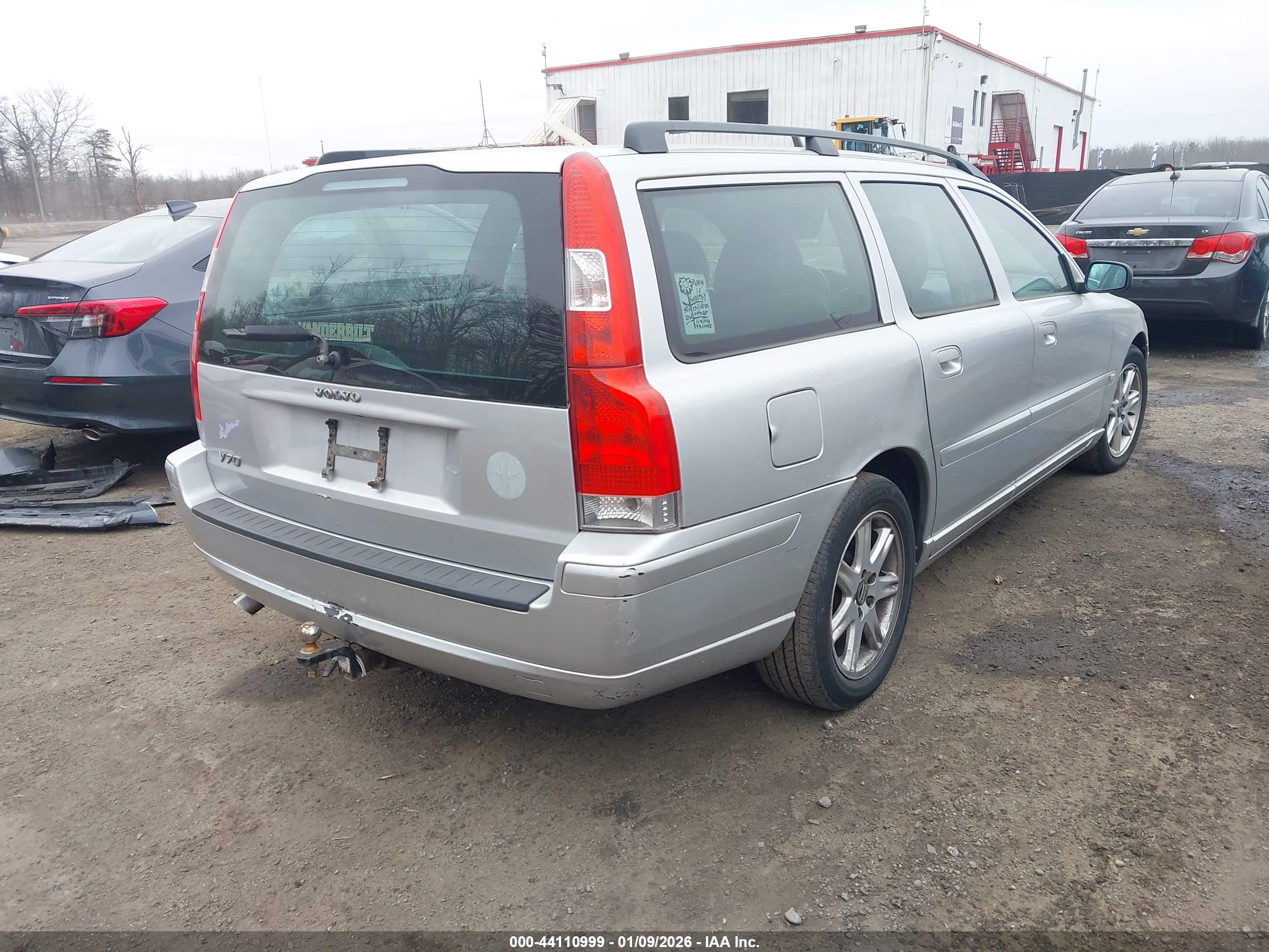 VOLVO V70 image 4
