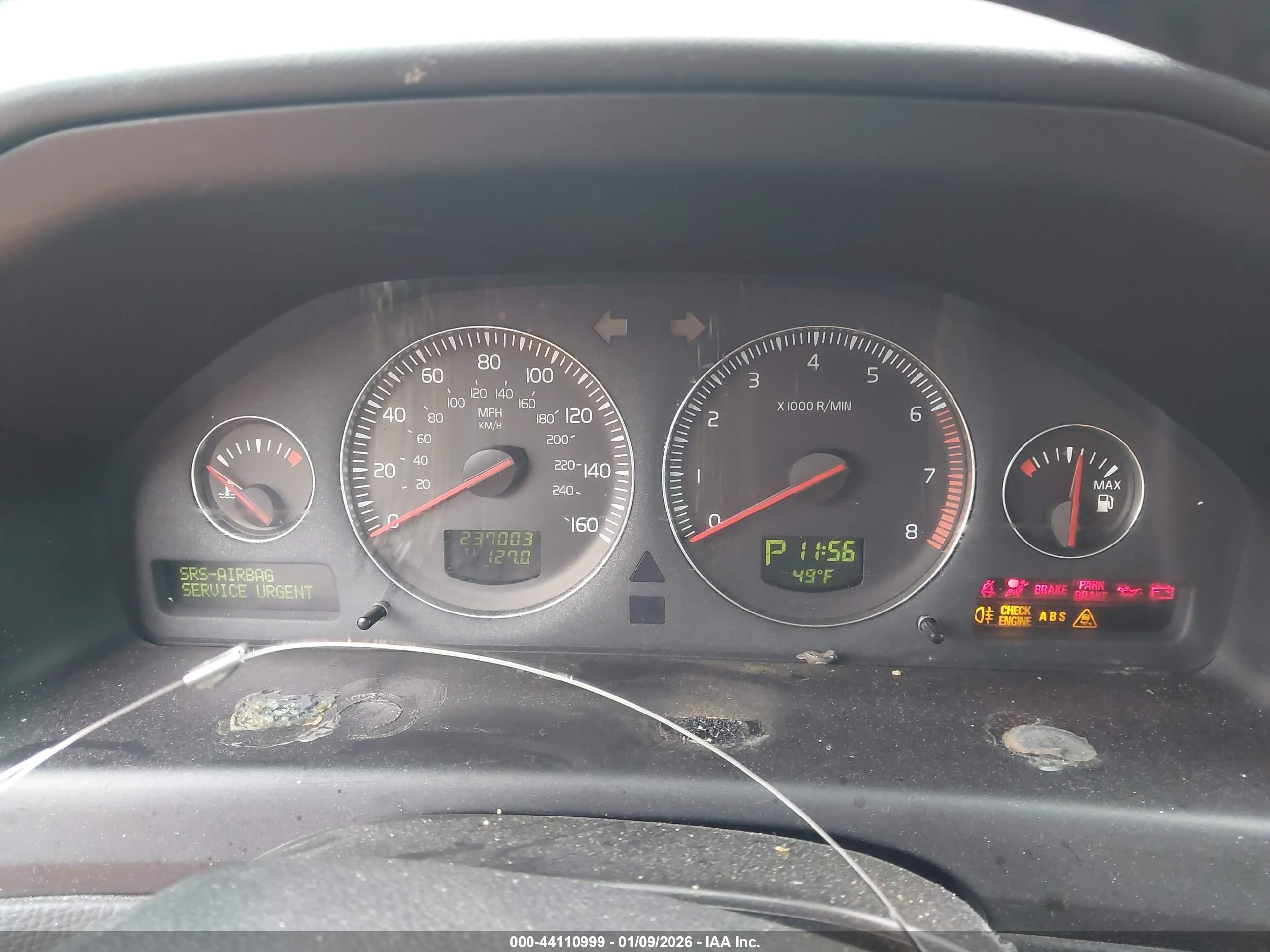 VOLVO V70 image 7