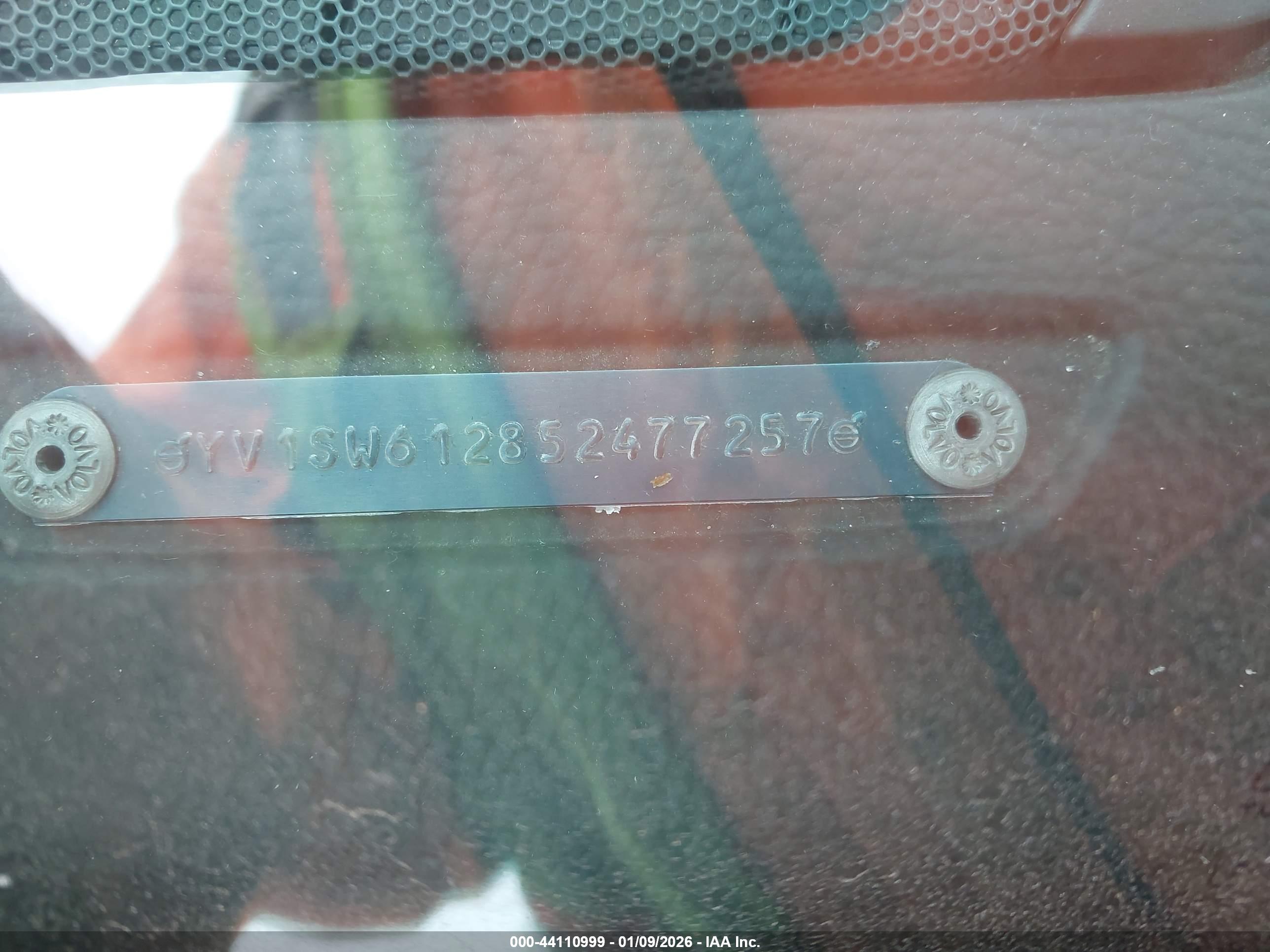 VOLVO V70 image 9