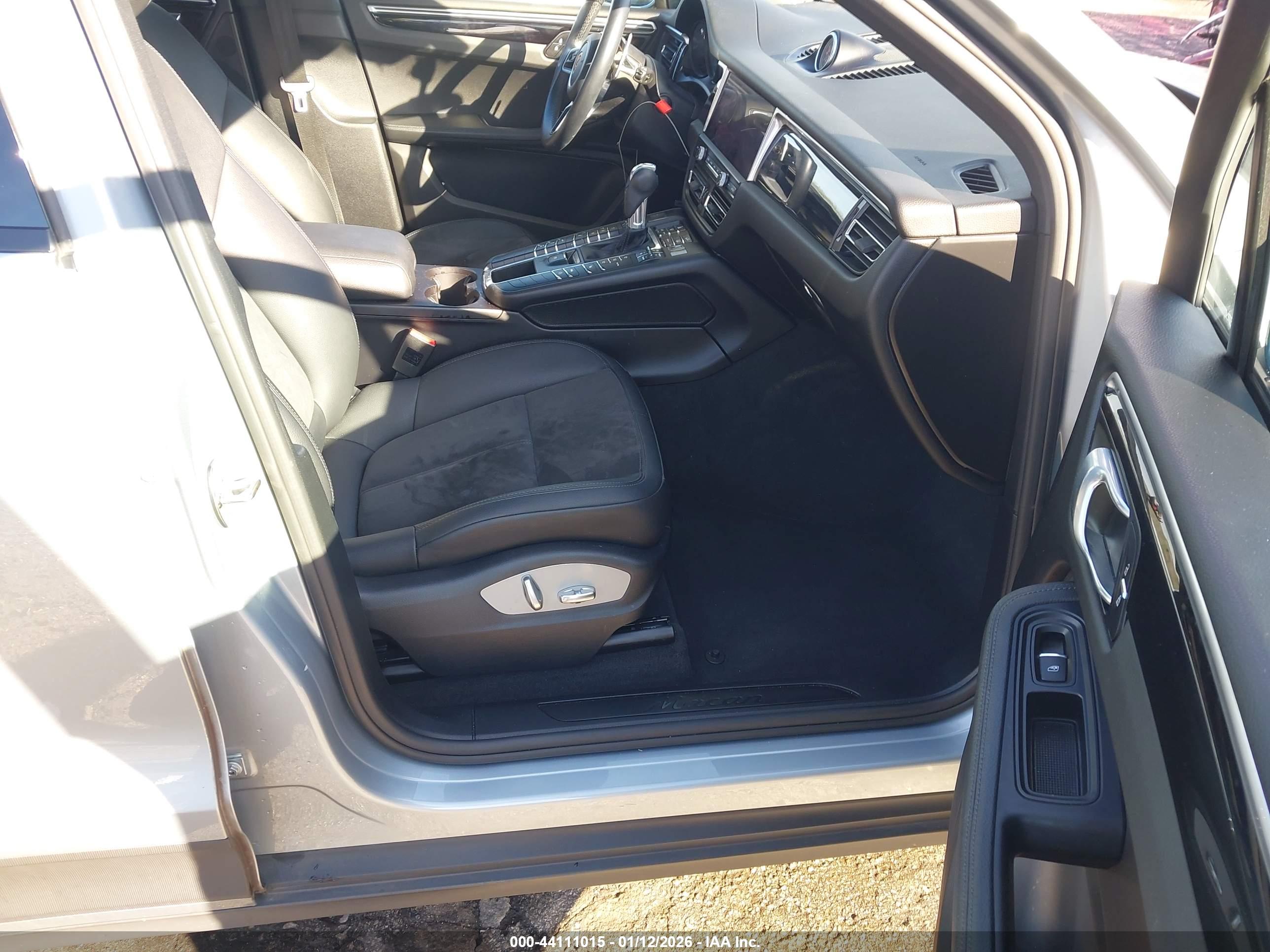 PORSCHE MACAN image 5