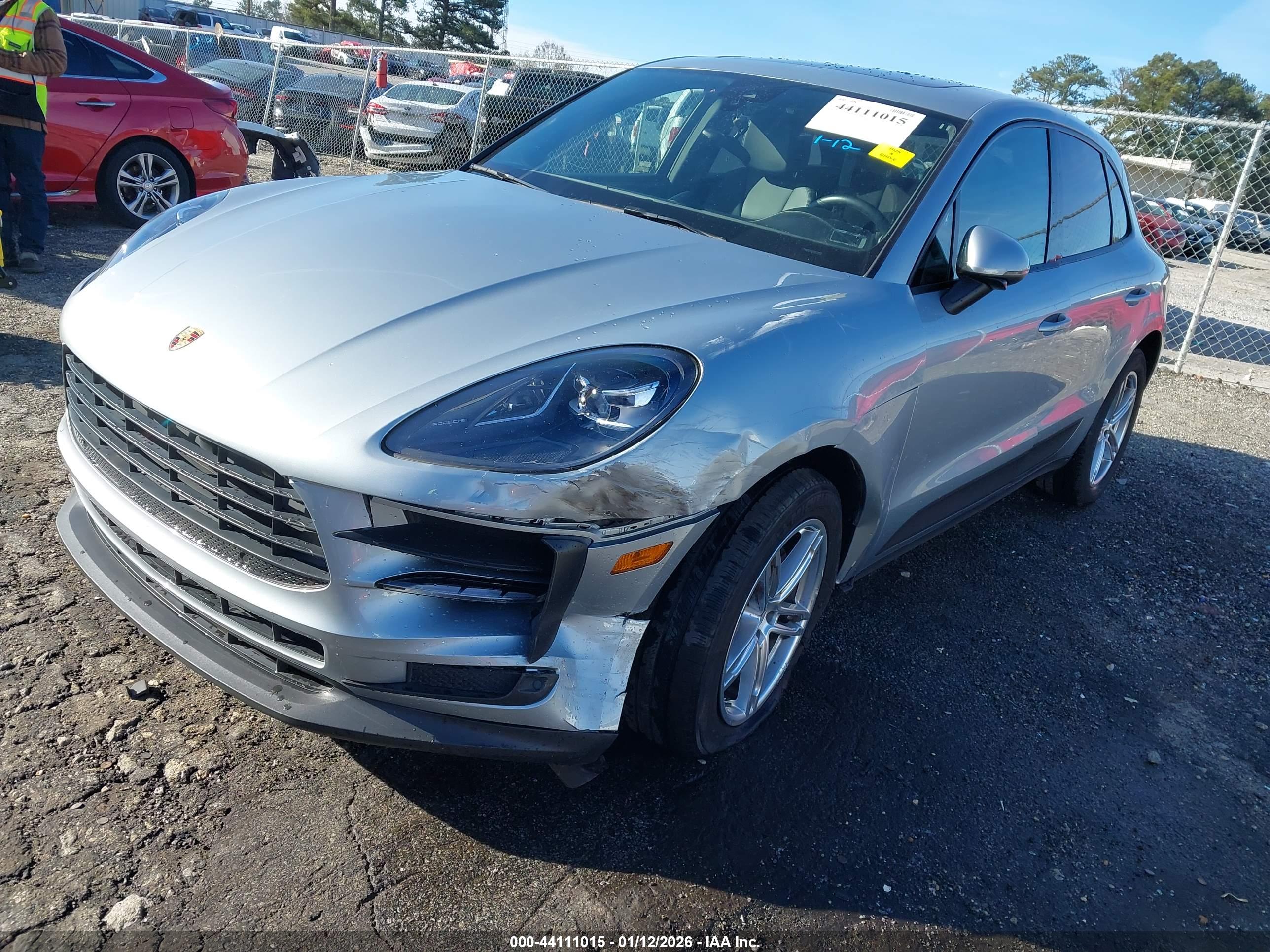 PORSCHE MACAN image 6