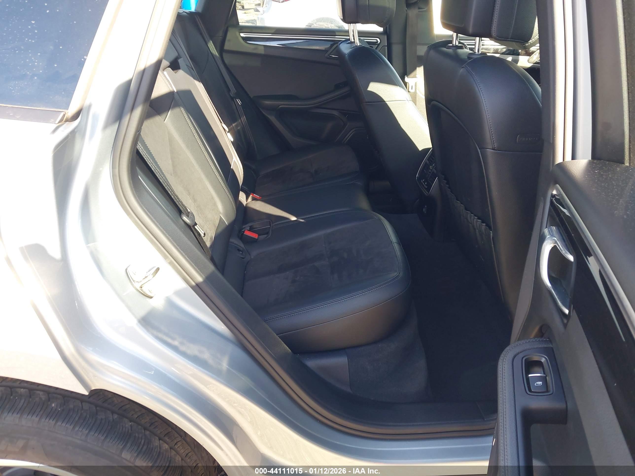 PORSCHE MACAN image 8