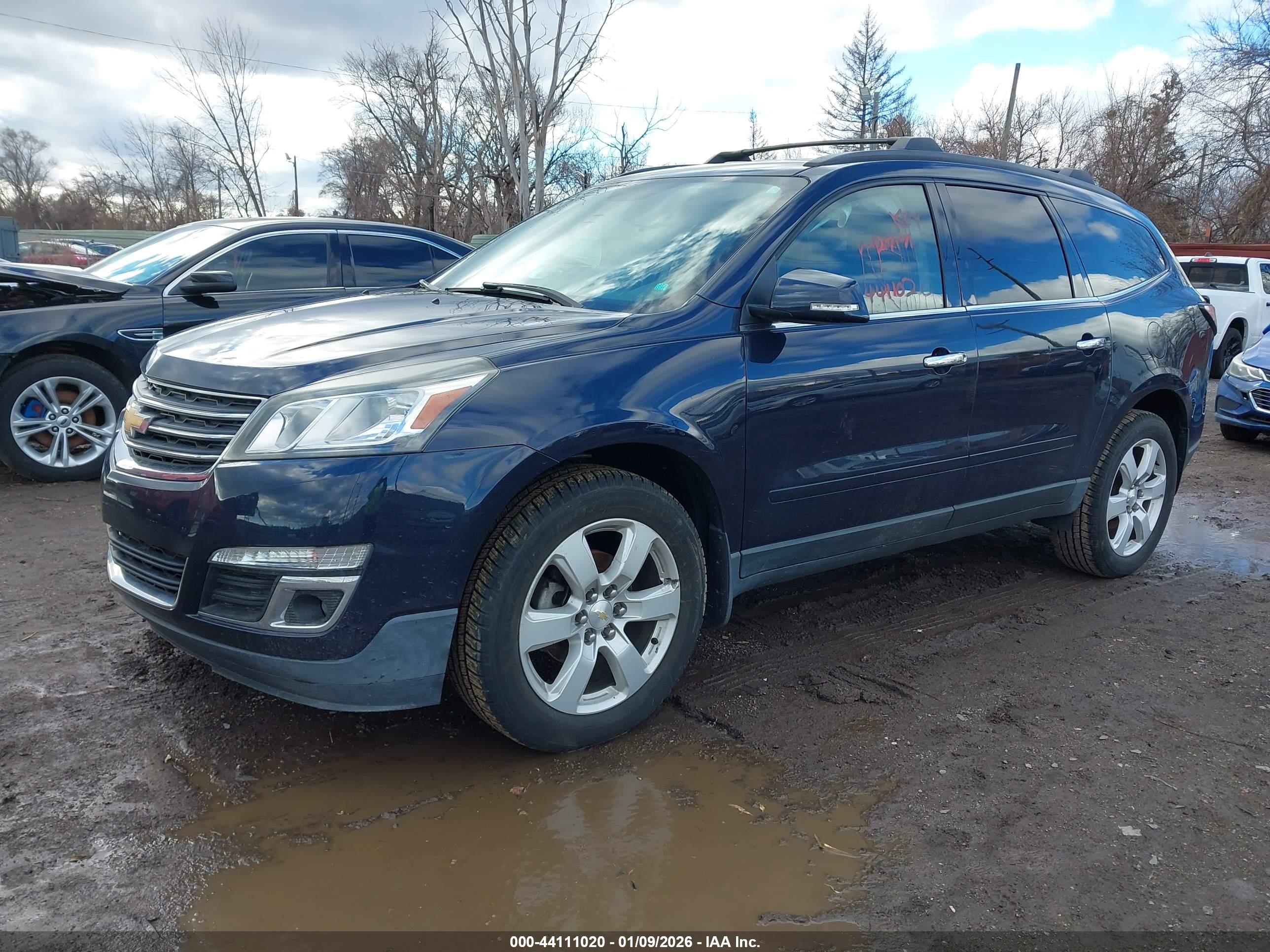 CHEVROLET TRAVERSE image 2