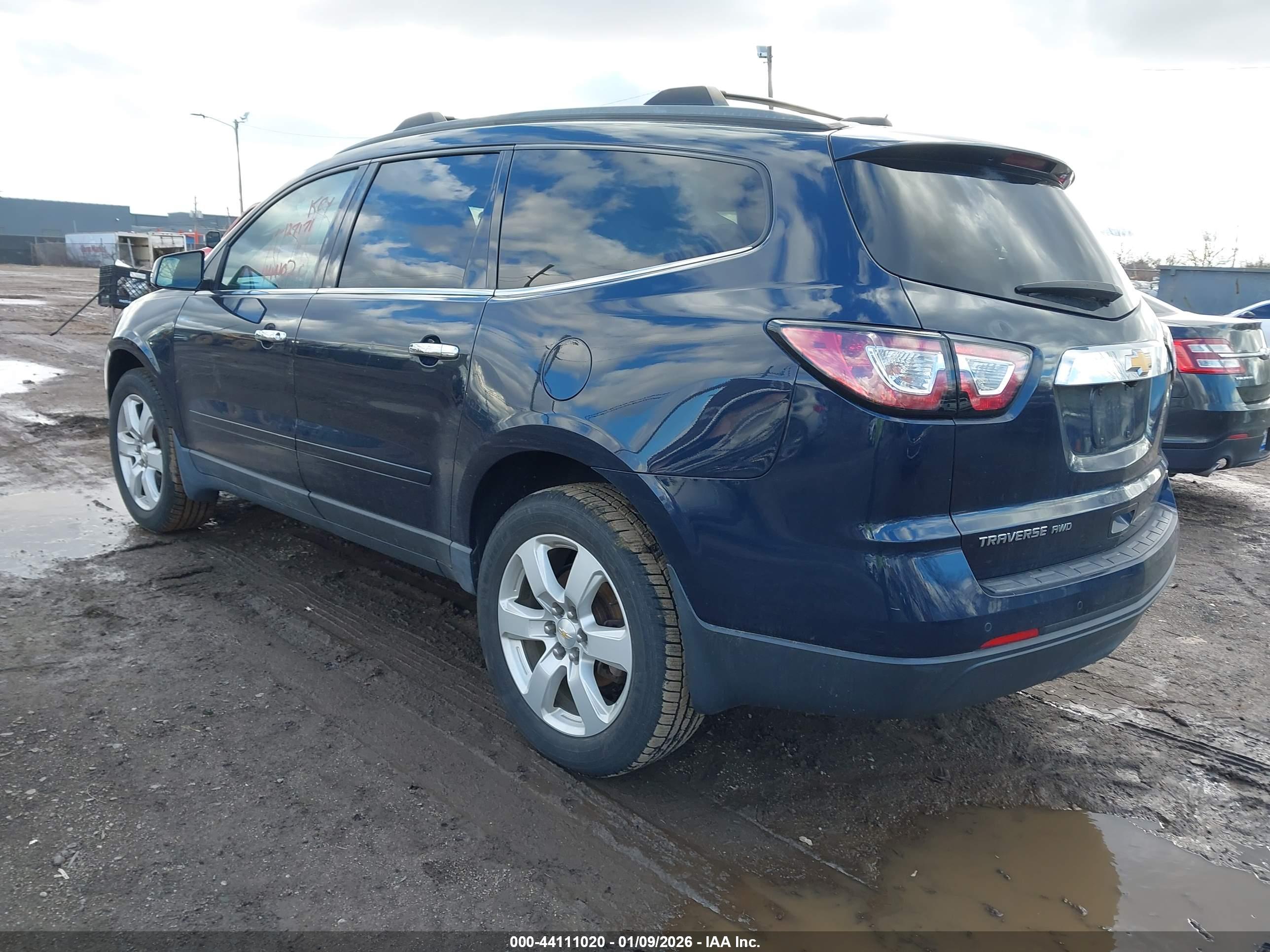 CHEVROLET TRAVERSE image 3