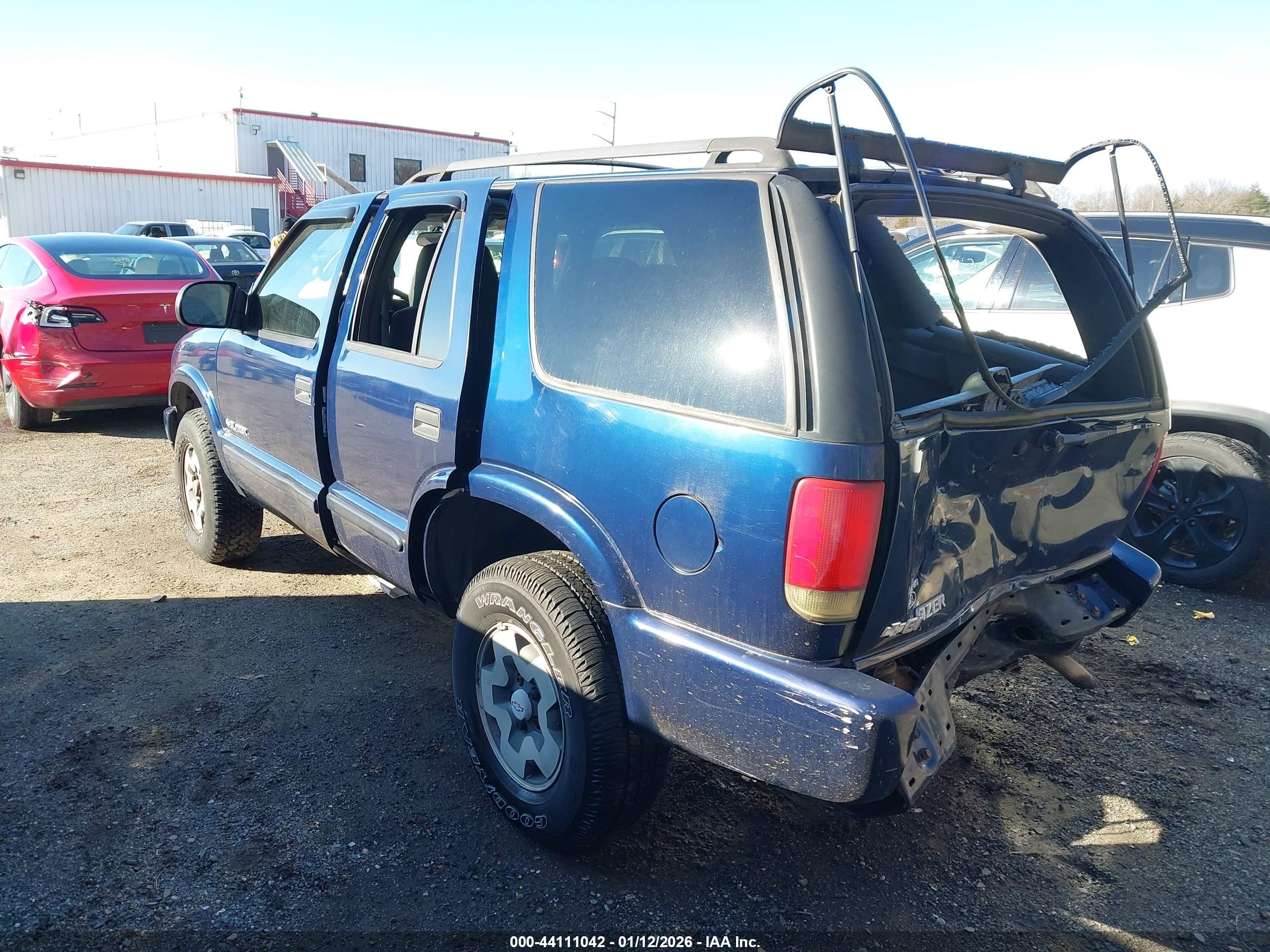 CHEVROLET BLAZER image 3