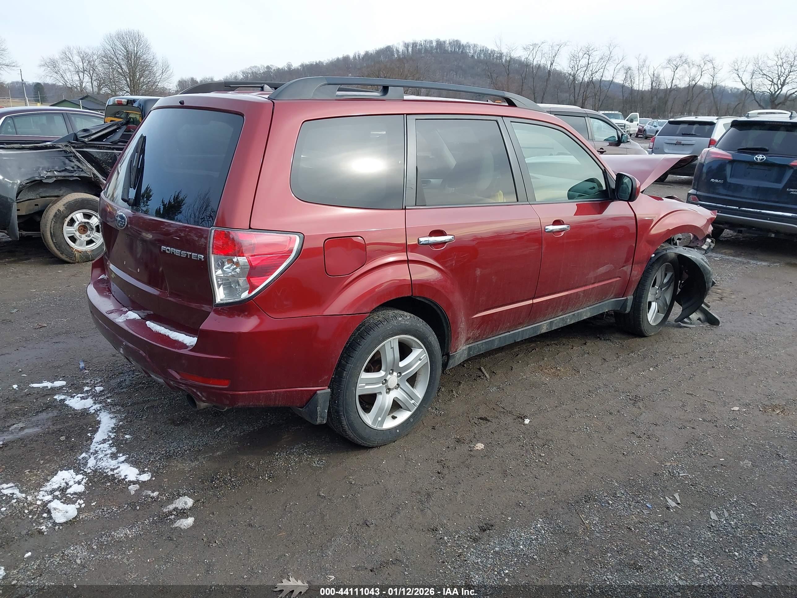 SUBARU FORESTER image 4