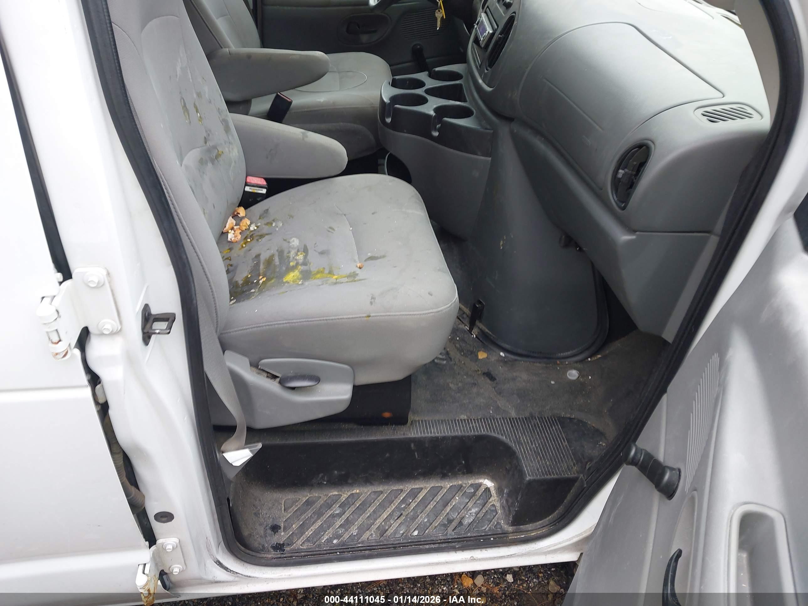 FORD E-150 image 5