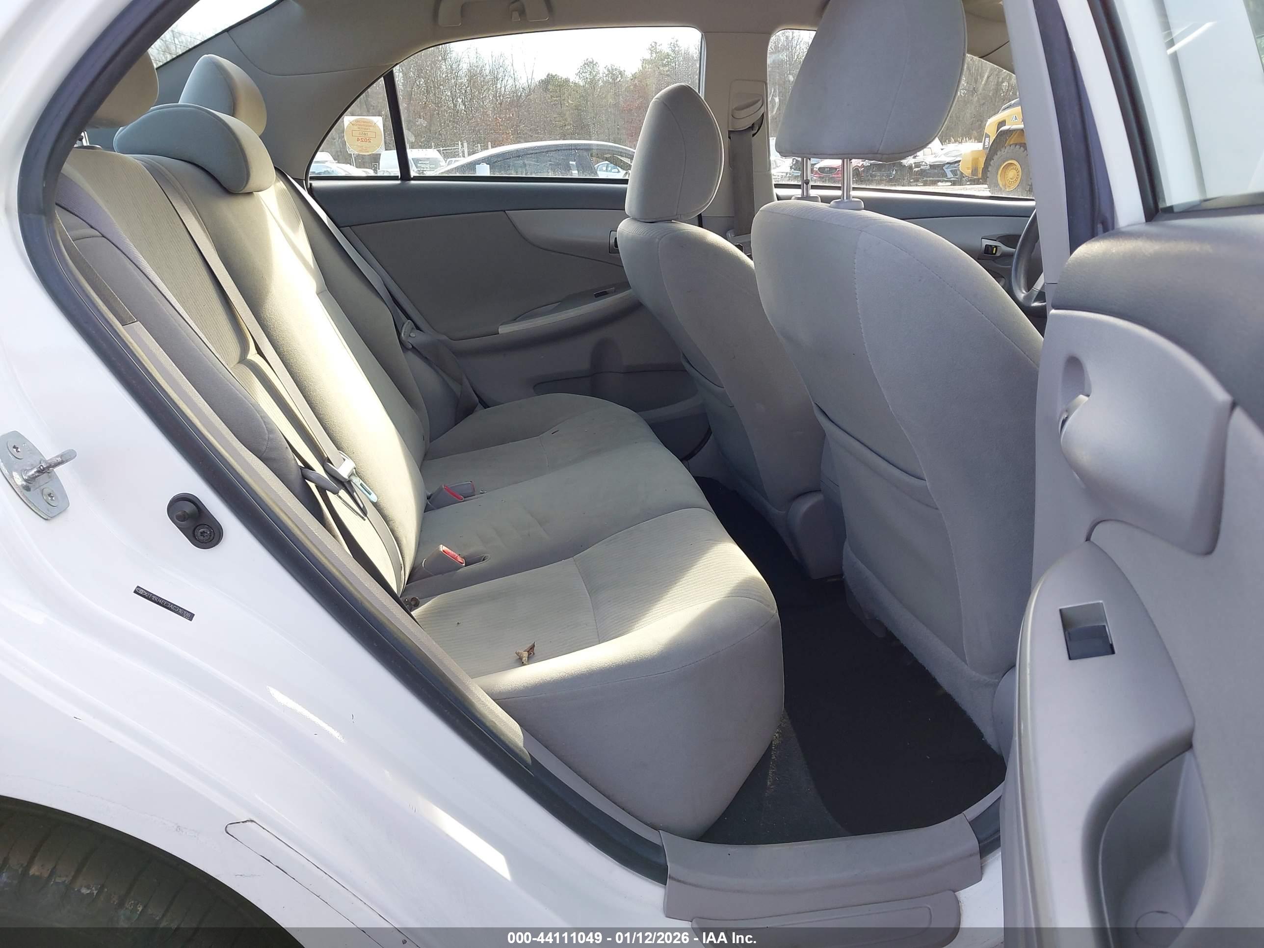 TOYOTA COROLLA image 8