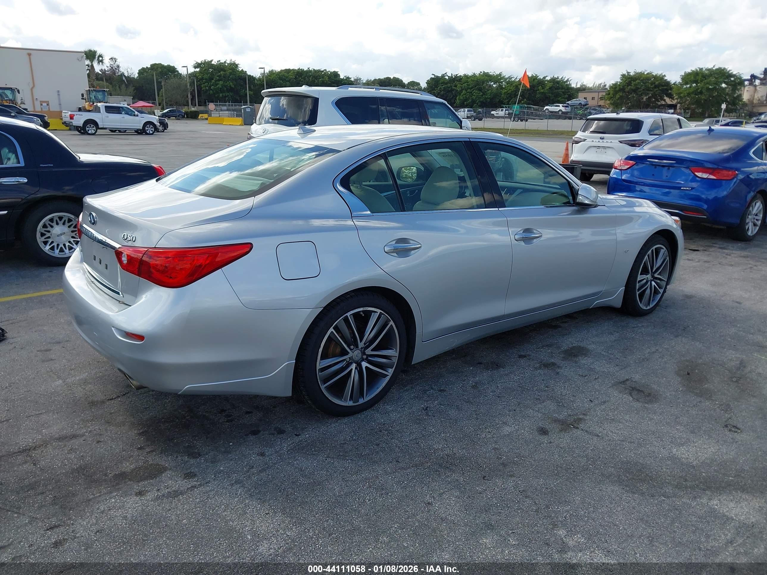 INFINITI Q50 image 4