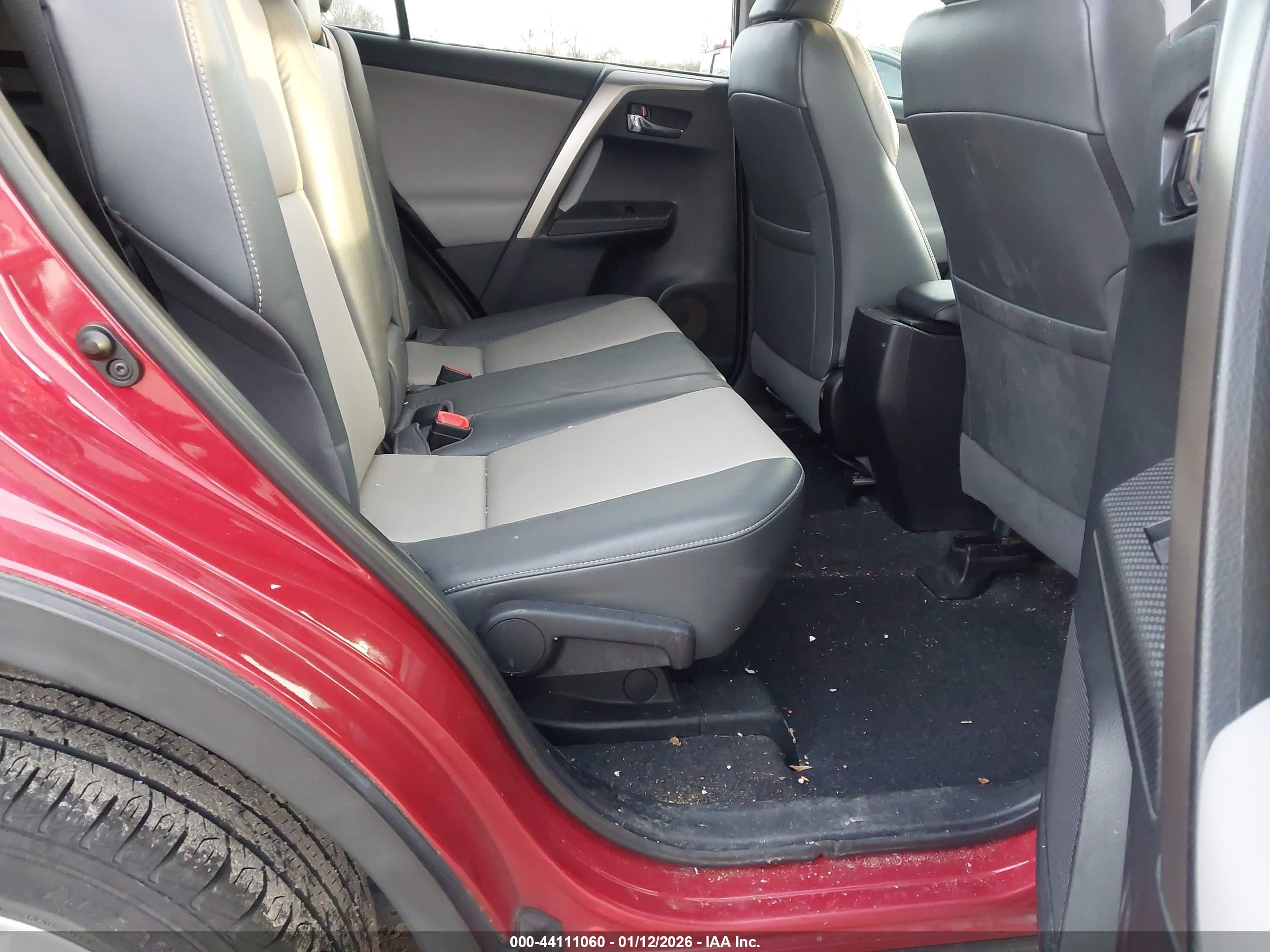 TOYOTA RAV4 image 8