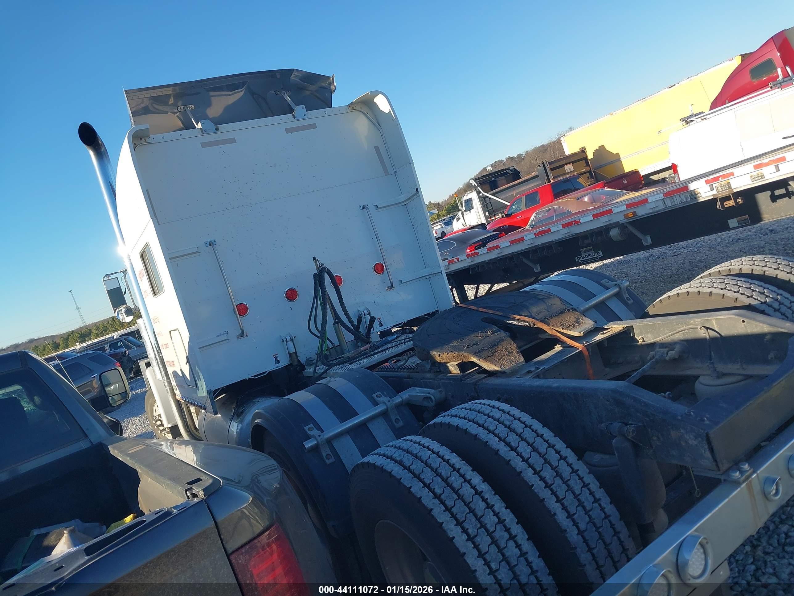 PETERBILT 389 image 3