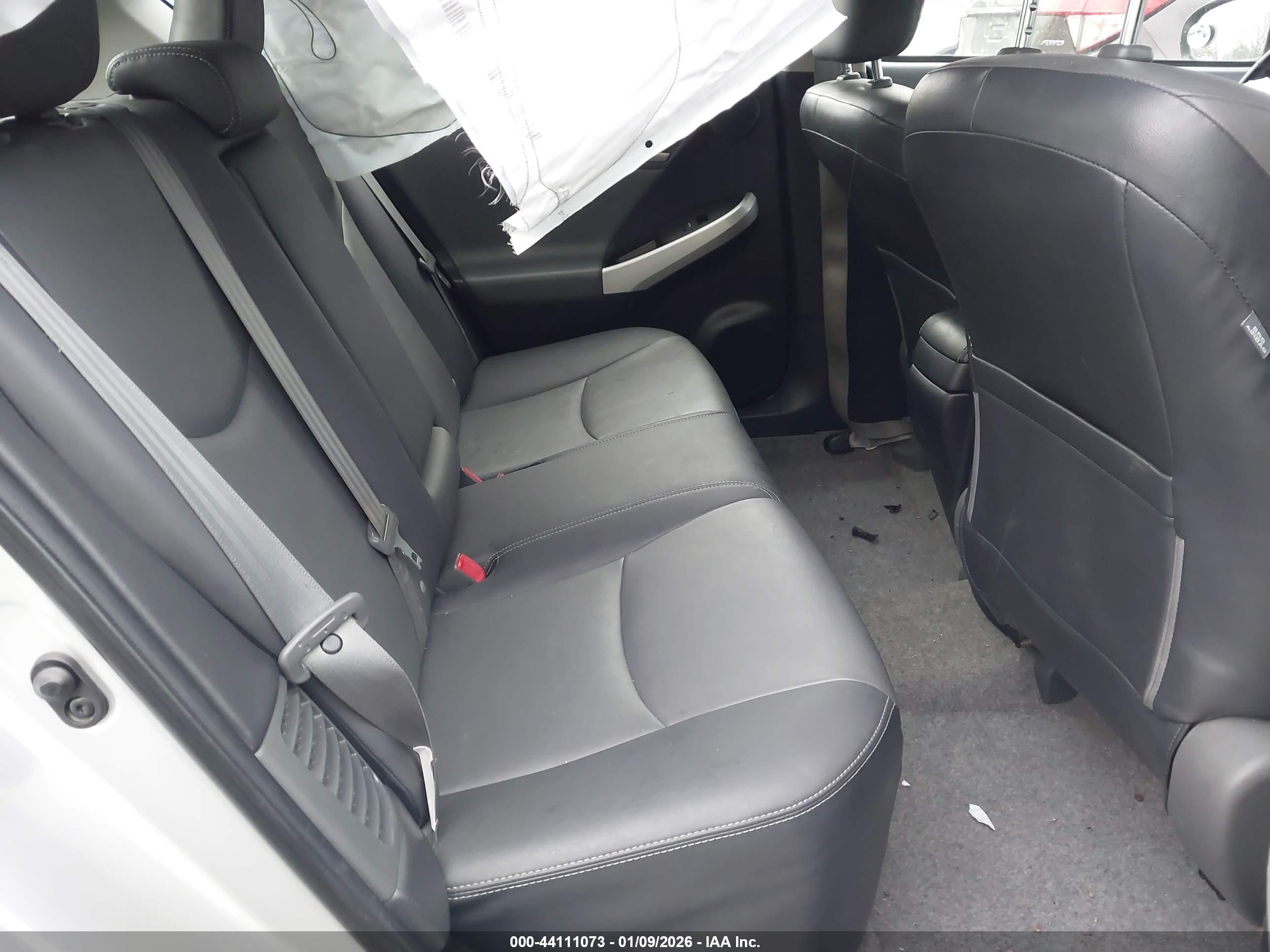 TOYOTA PRIUS image 8