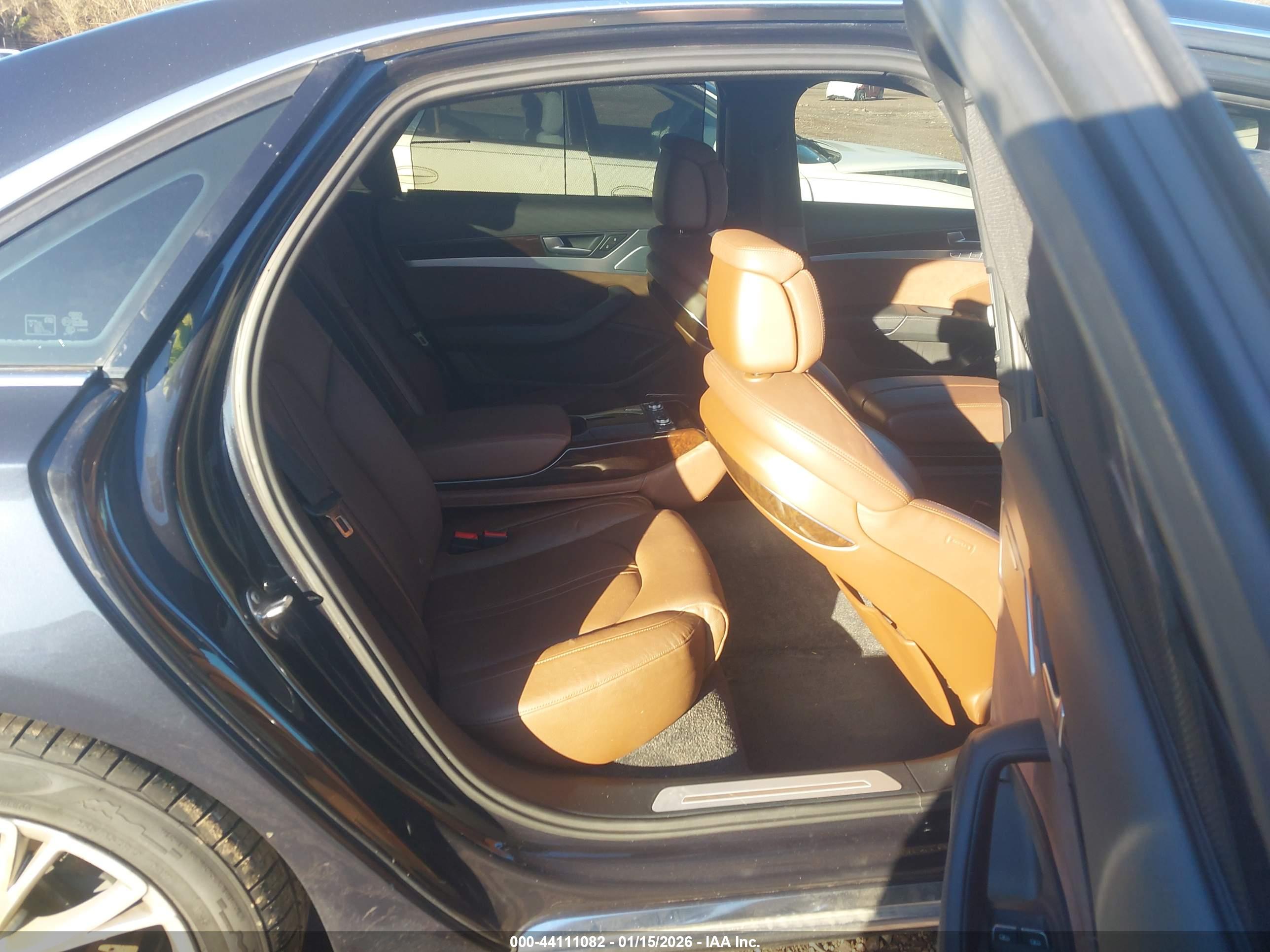 AUDI A8 image 8