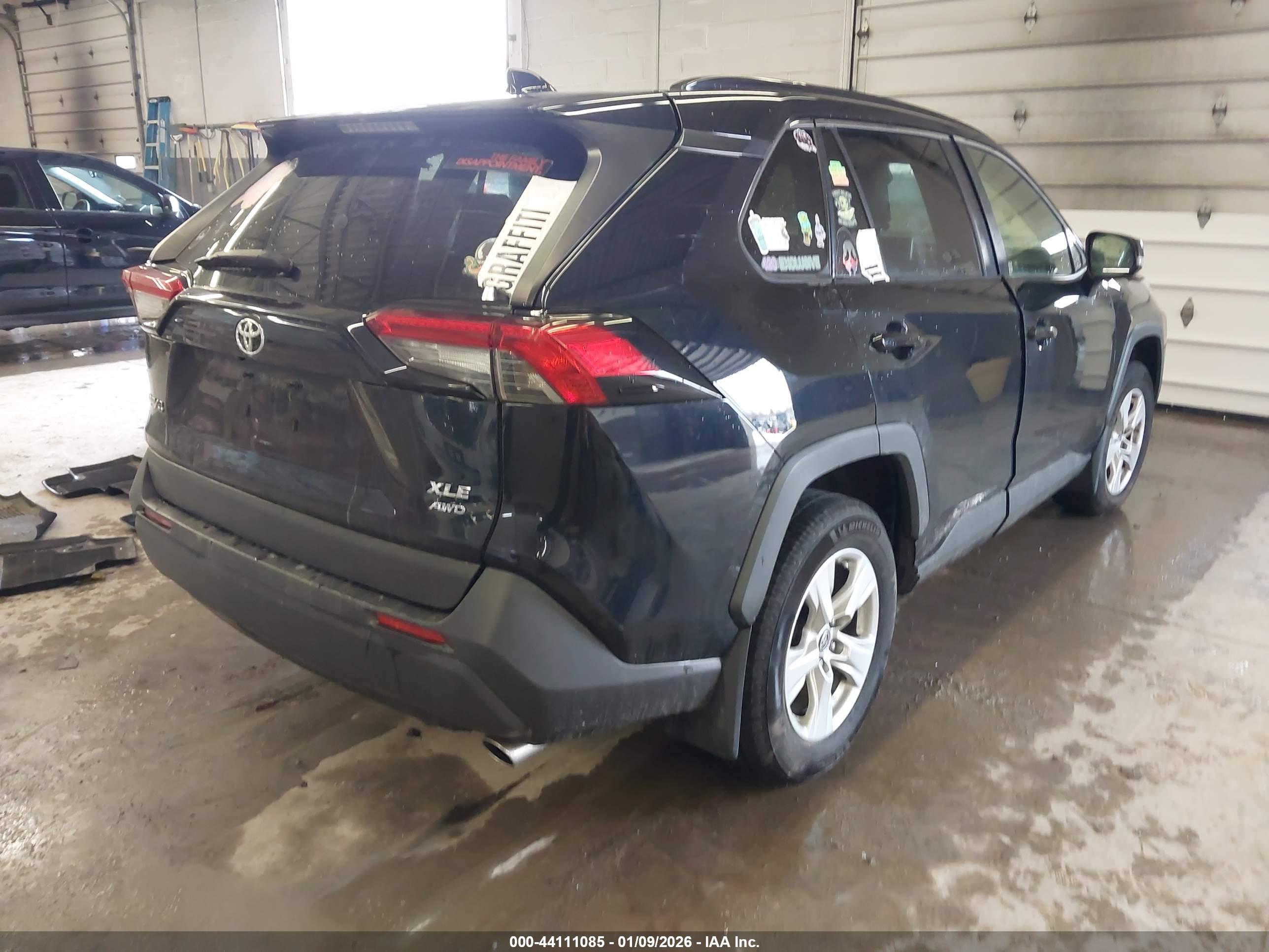 TOYOTA RAV4 image 4