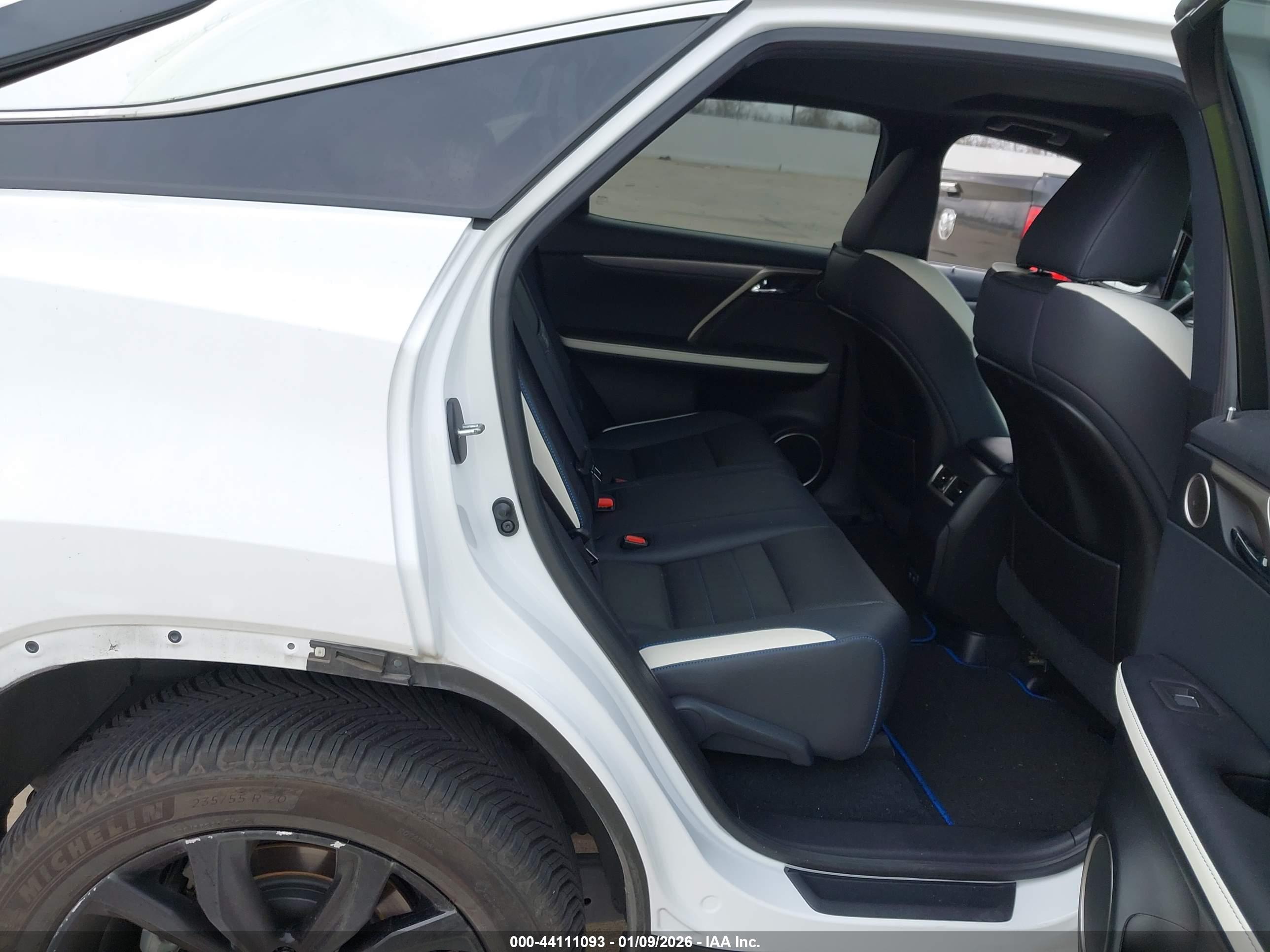 LEXUS RX image 8