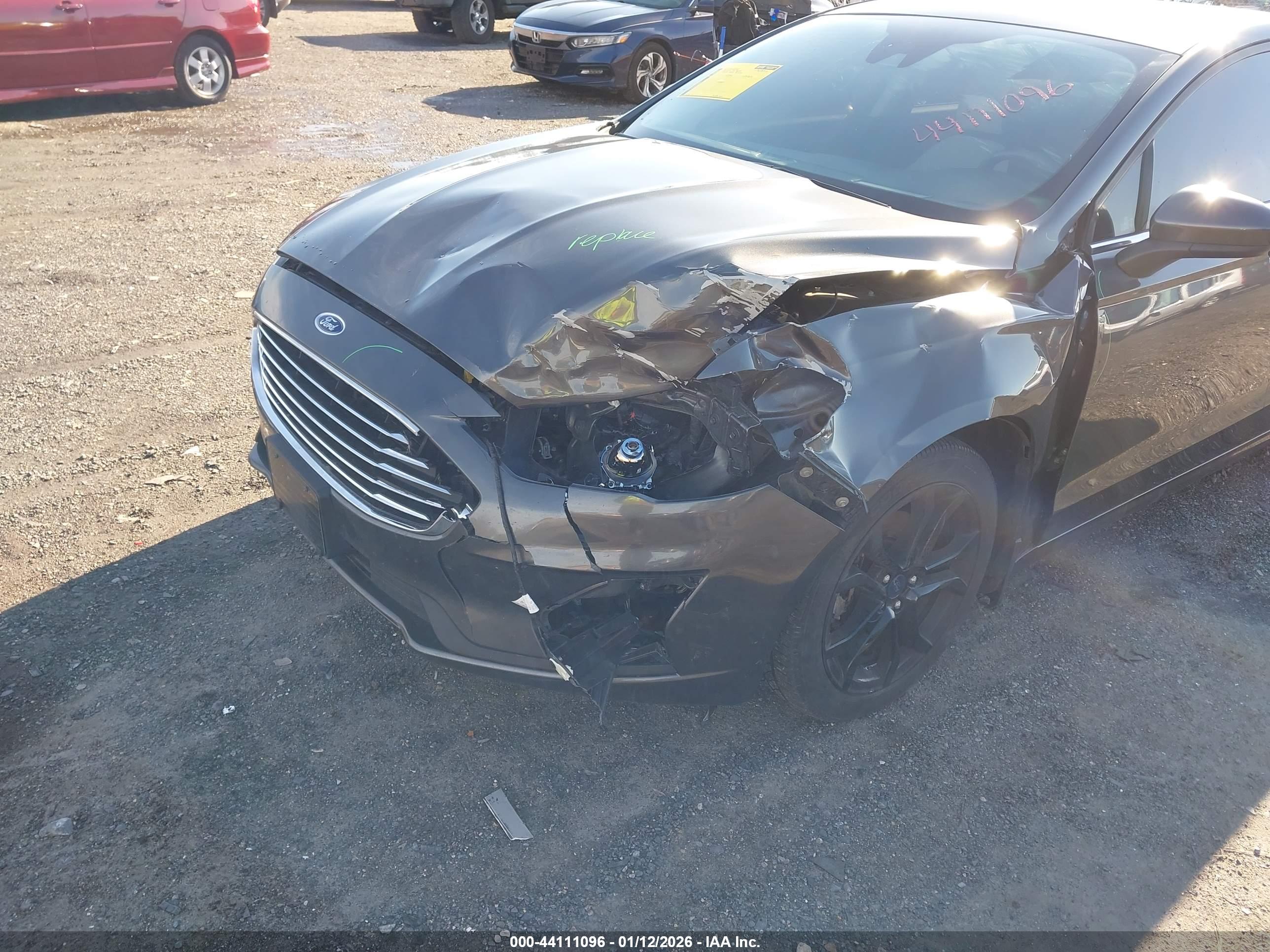 FORD FUSION image 6