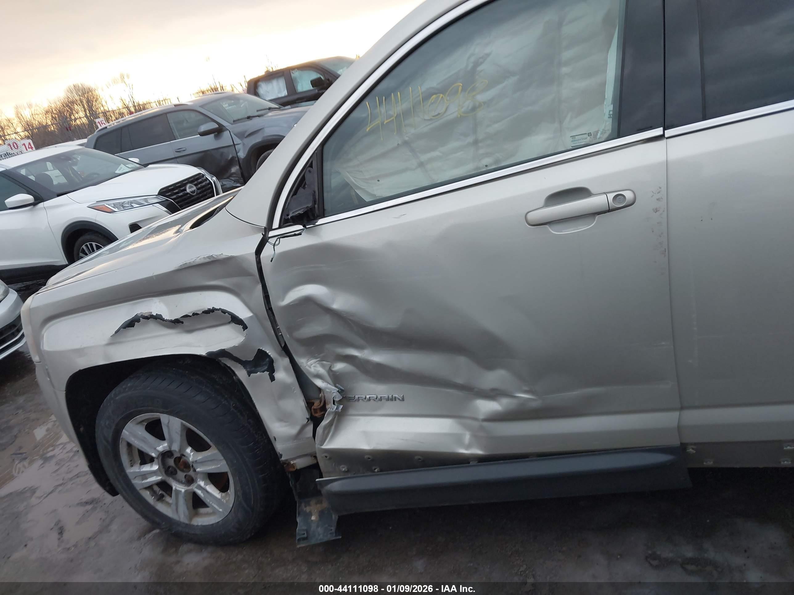 GMC TERRAIN image 6
