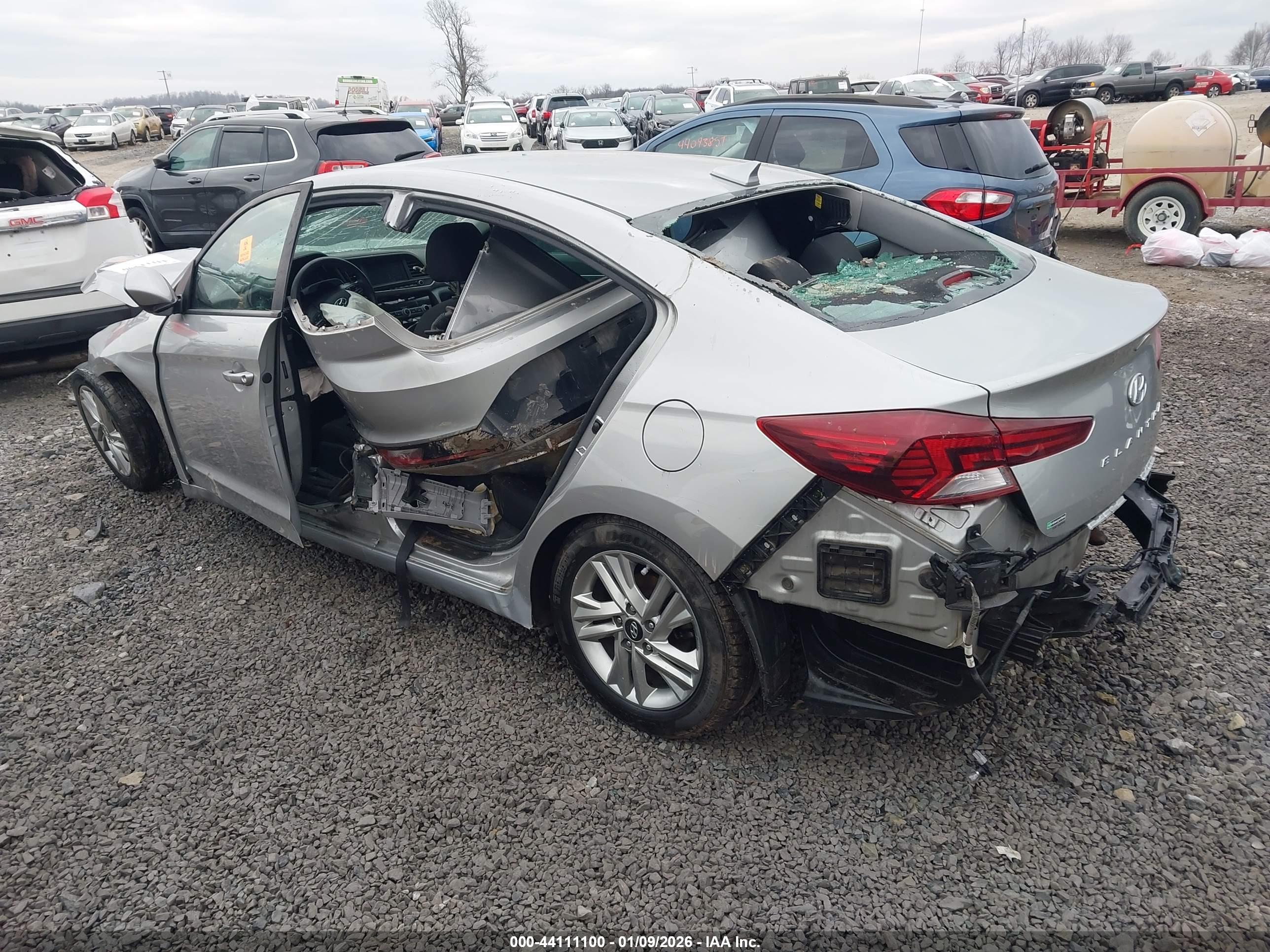 HYUNDAI ELANTRA image 3