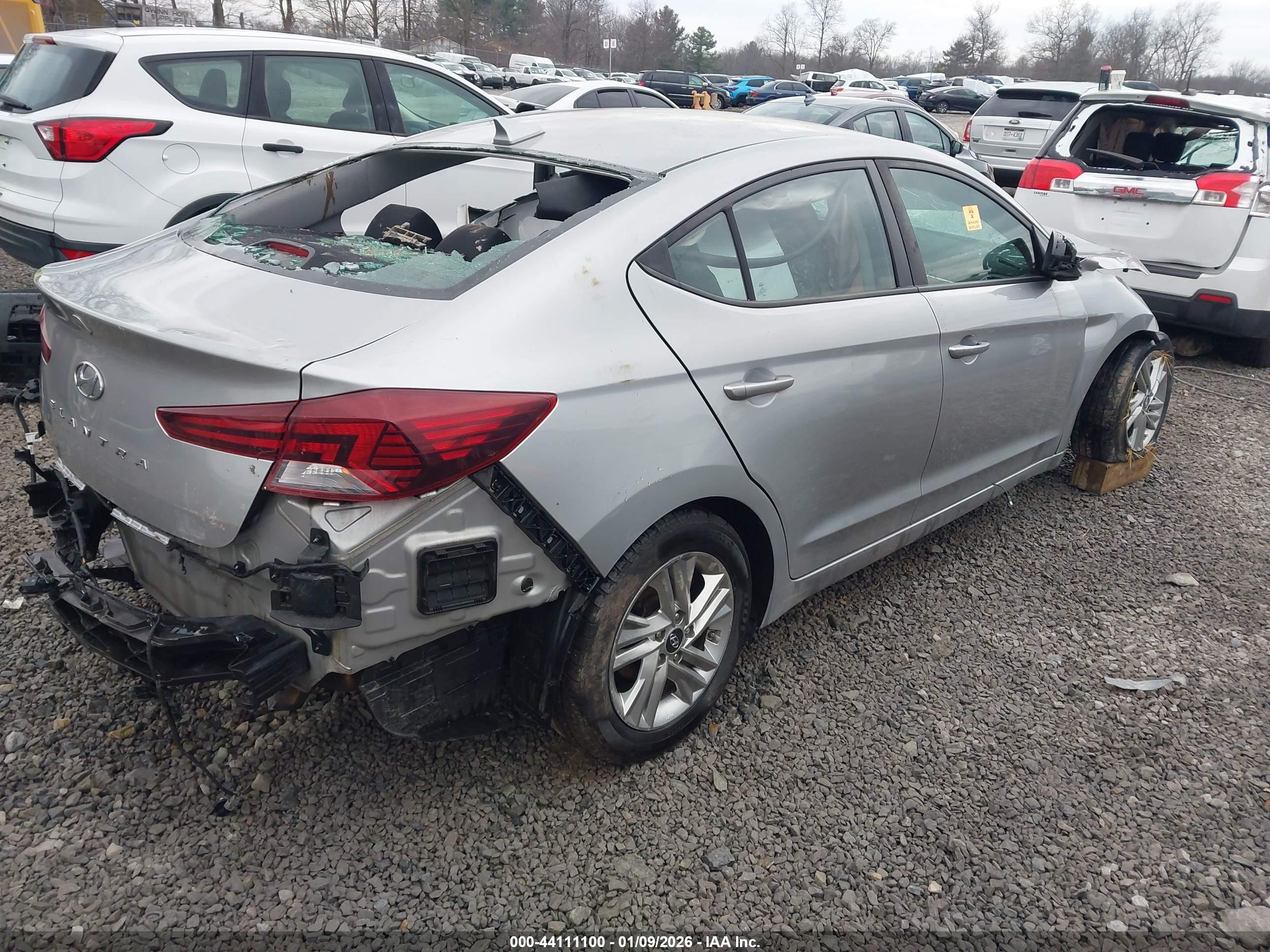HYUNDAI ELANTRA image 4