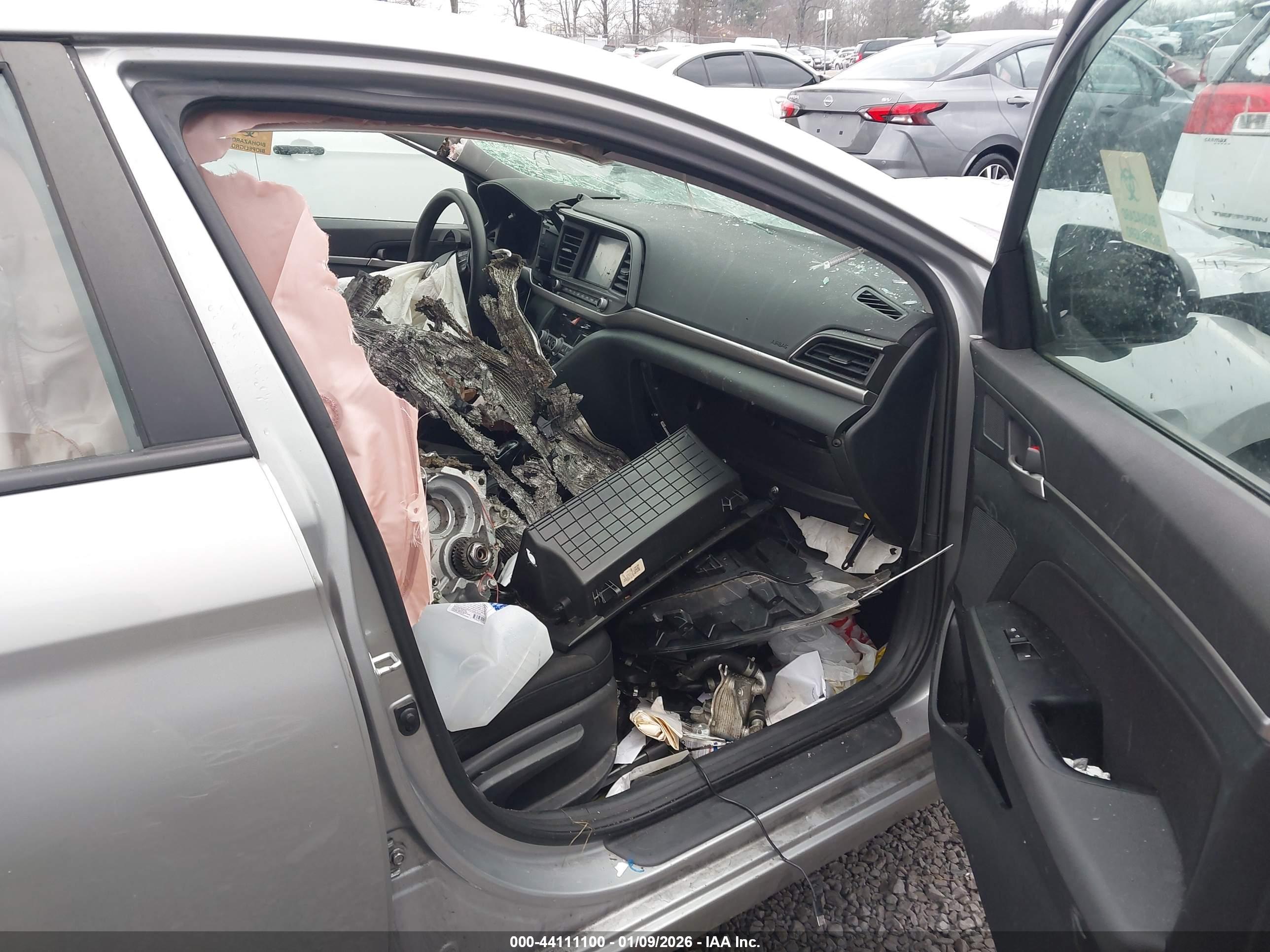 HYUNDAI ELANTRA image 5