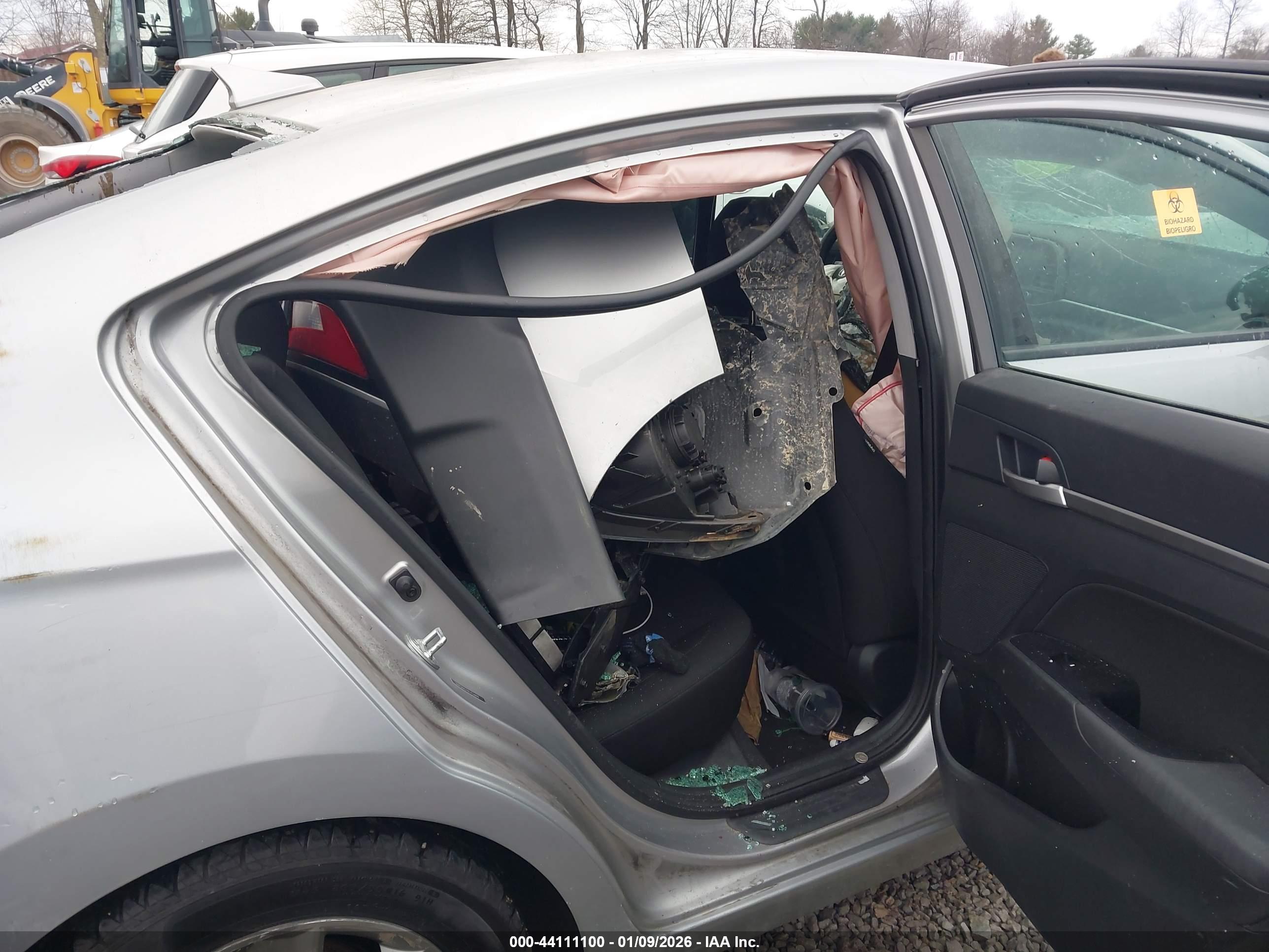 HYUNDAI ELANTRA image 8