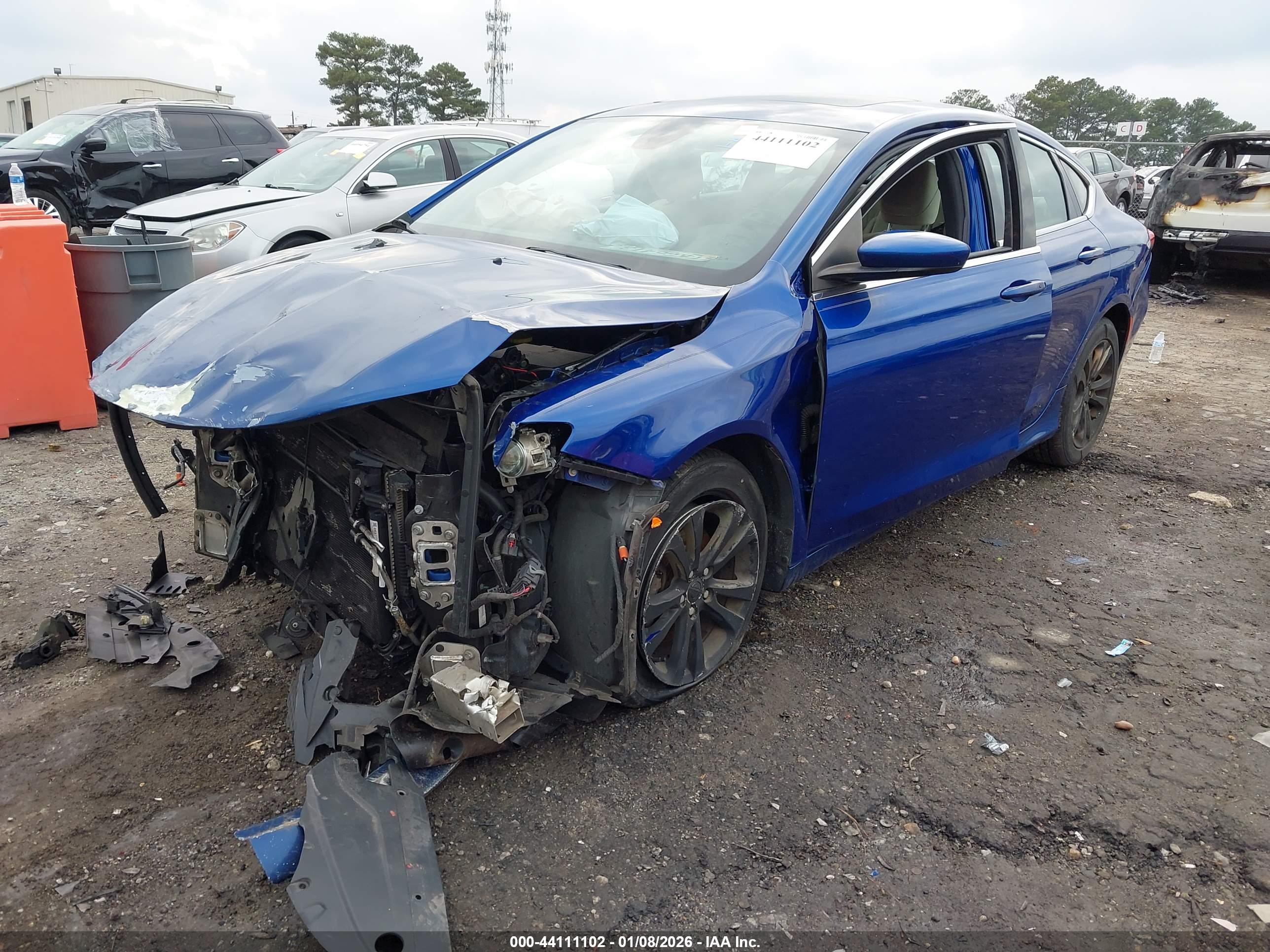 CHRYSLER 200 image 2