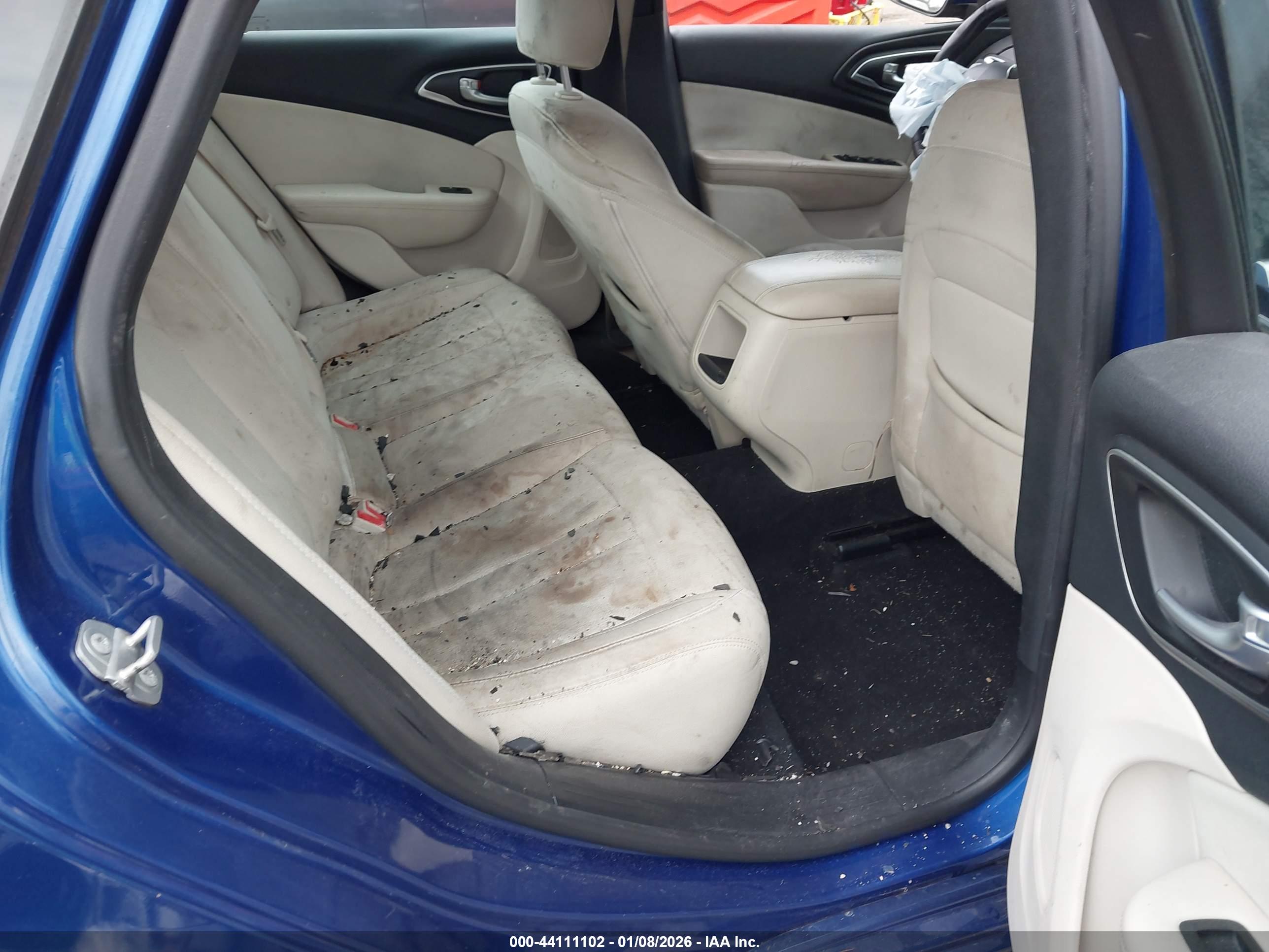 CHRYSLER 200 image 8