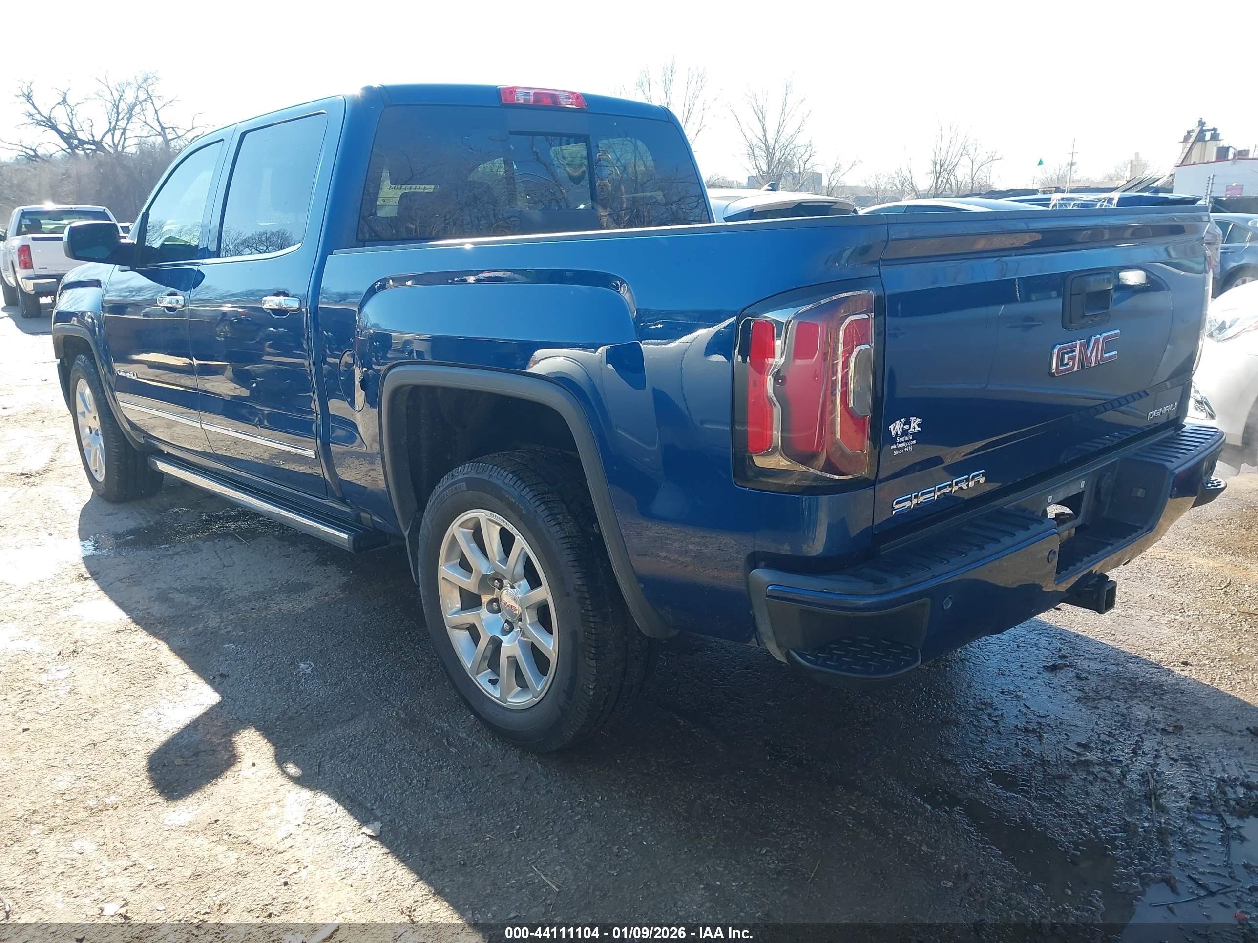 GMC SIERRA image 3