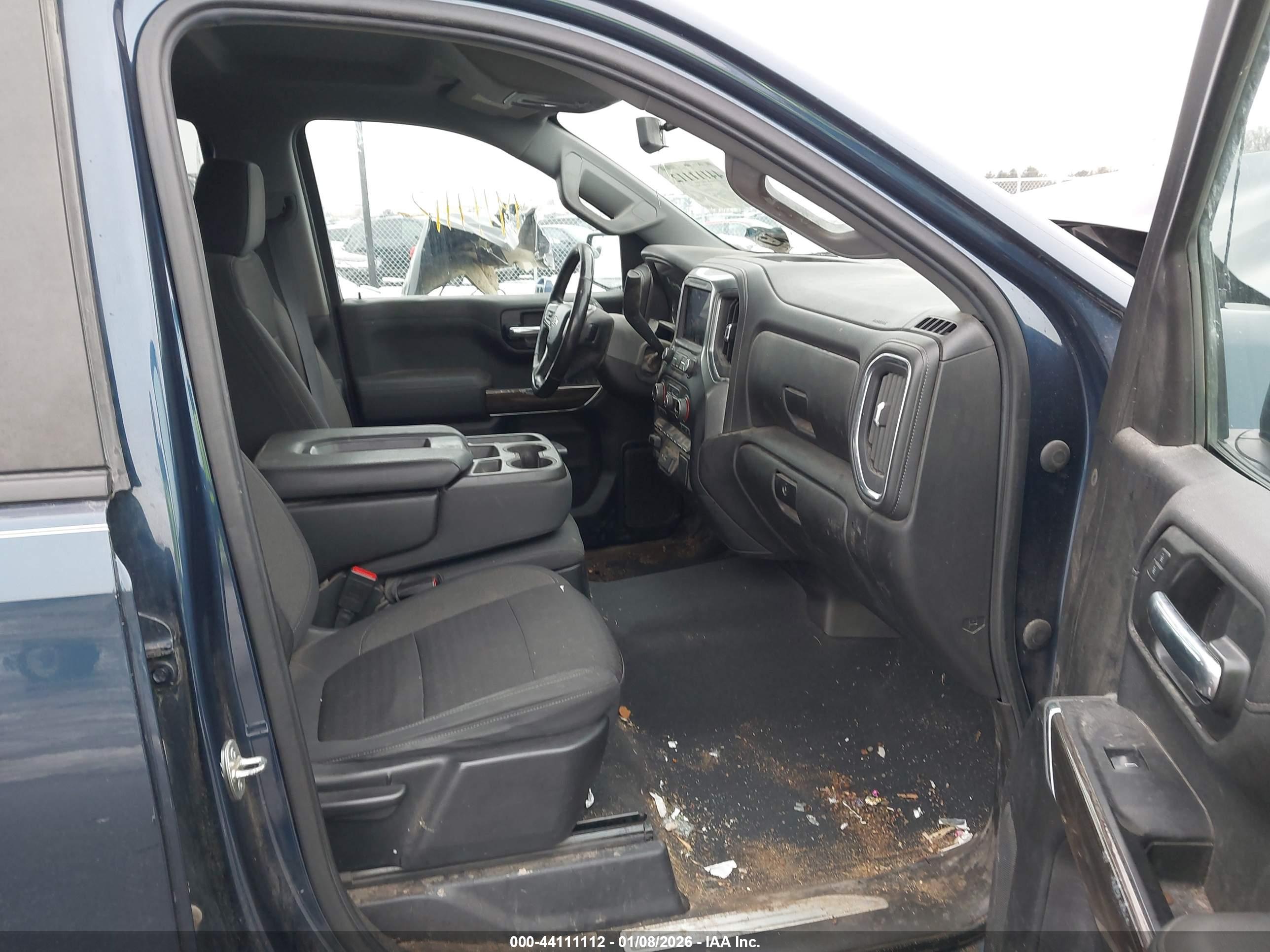 CHEVROLET SILVERADO image 5