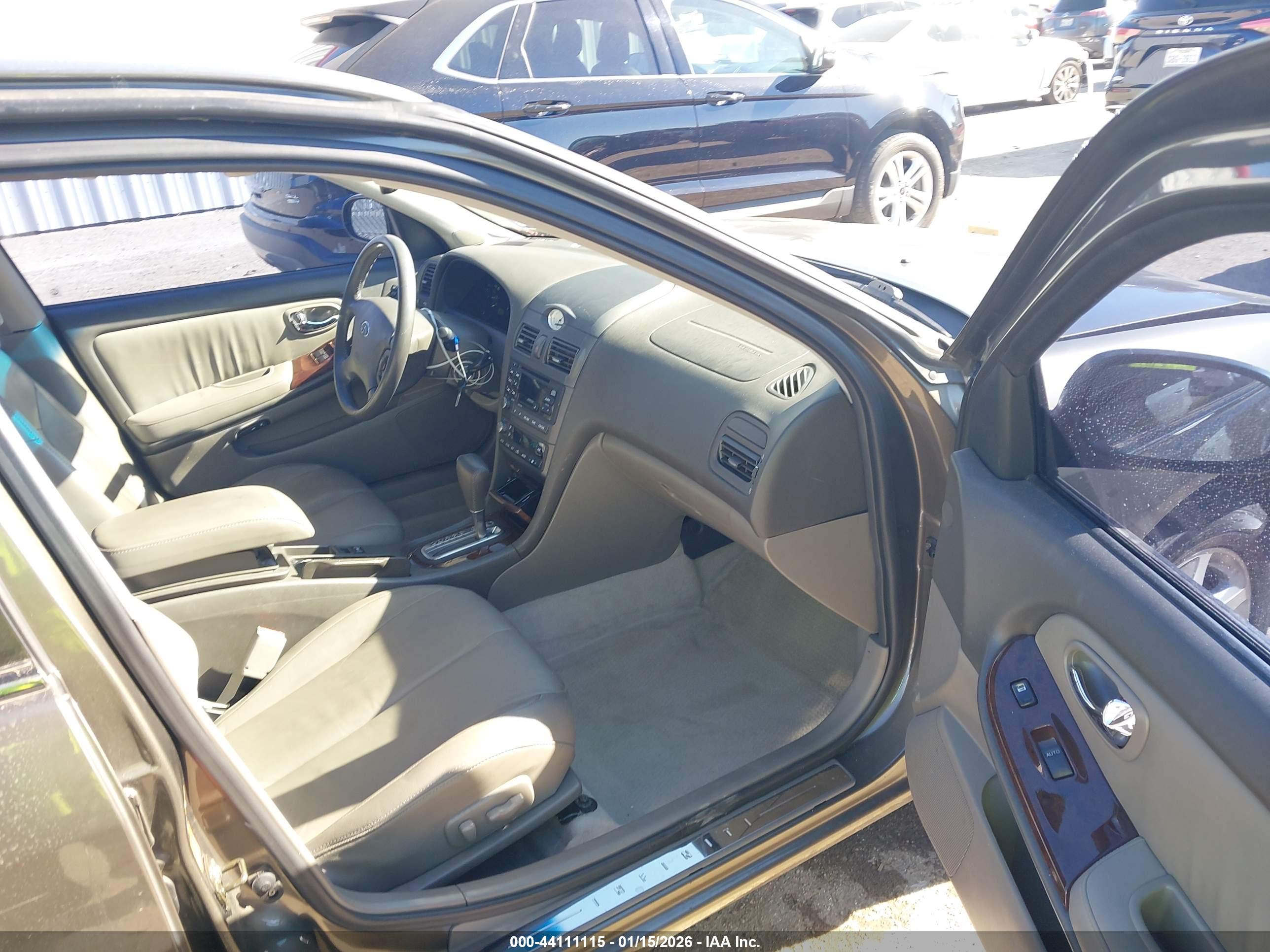 INFINITI I30 image 5