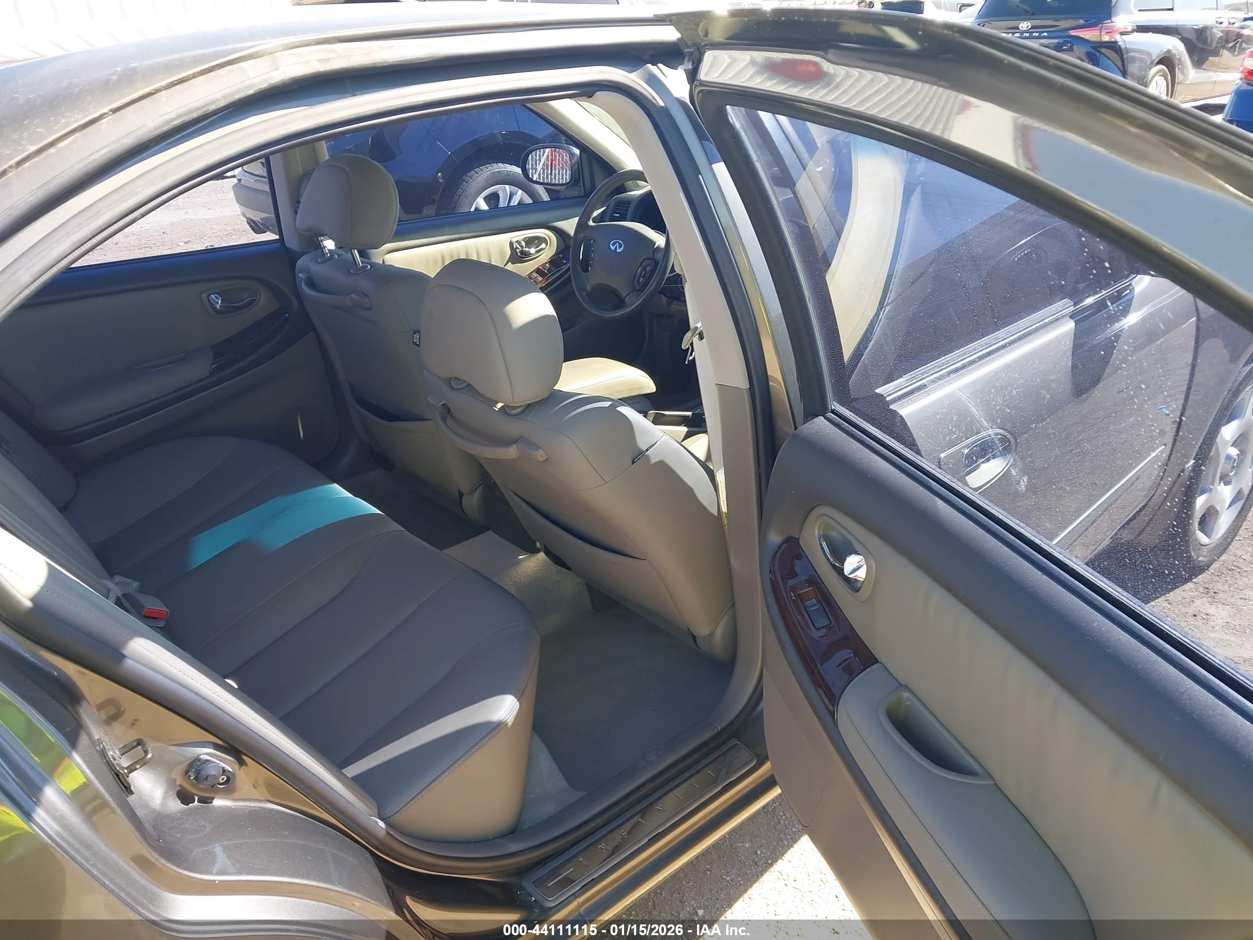 INFINITI I30 image 8