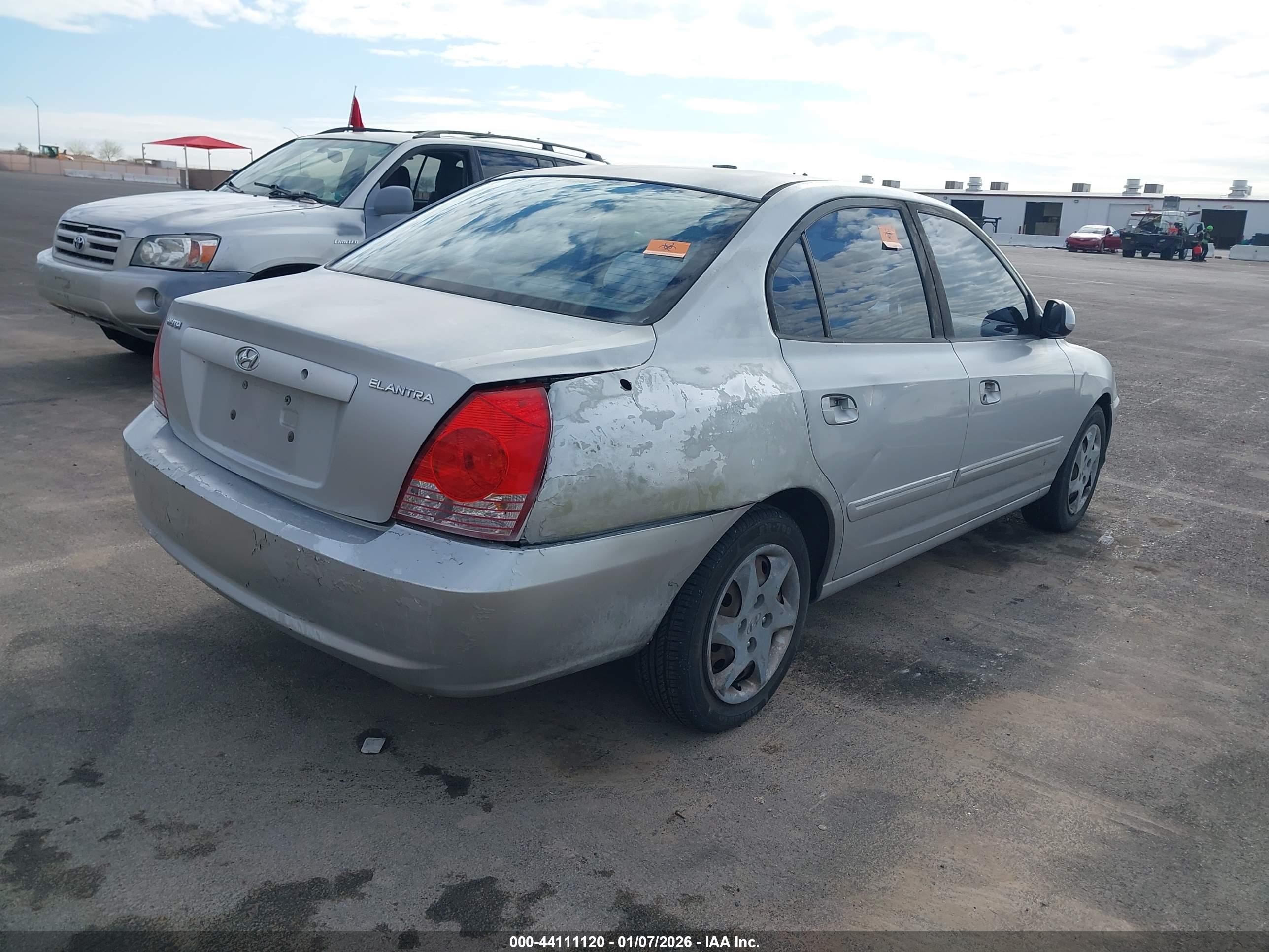HYUNDAI ELANTRA image 4