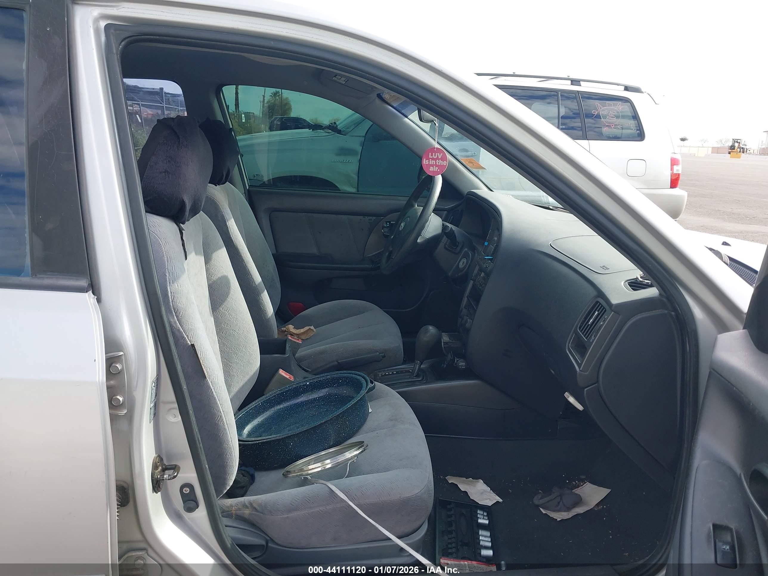 HYUNDAI ELANTRA image 5