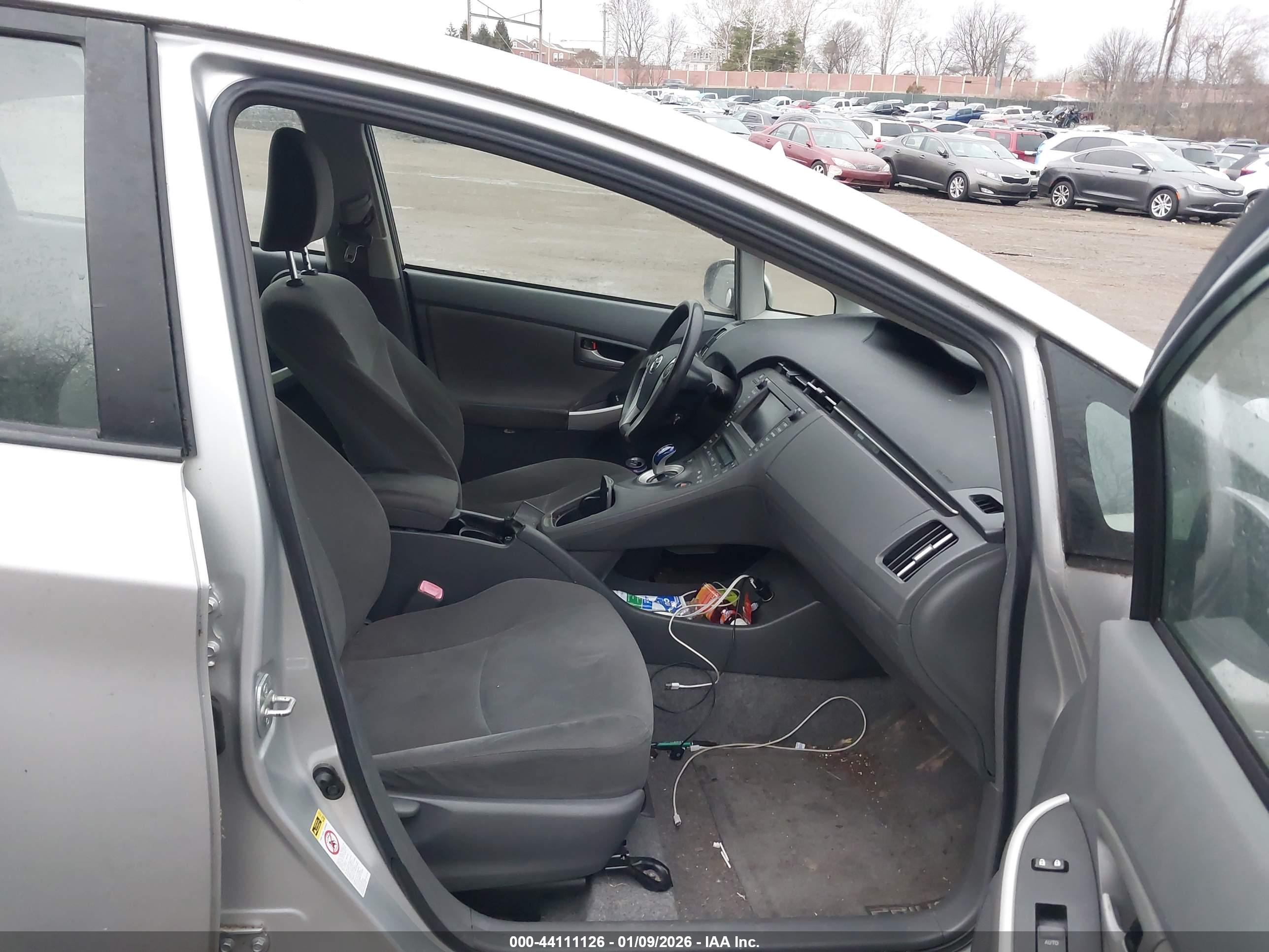 TOYOTA PRIUS image 5