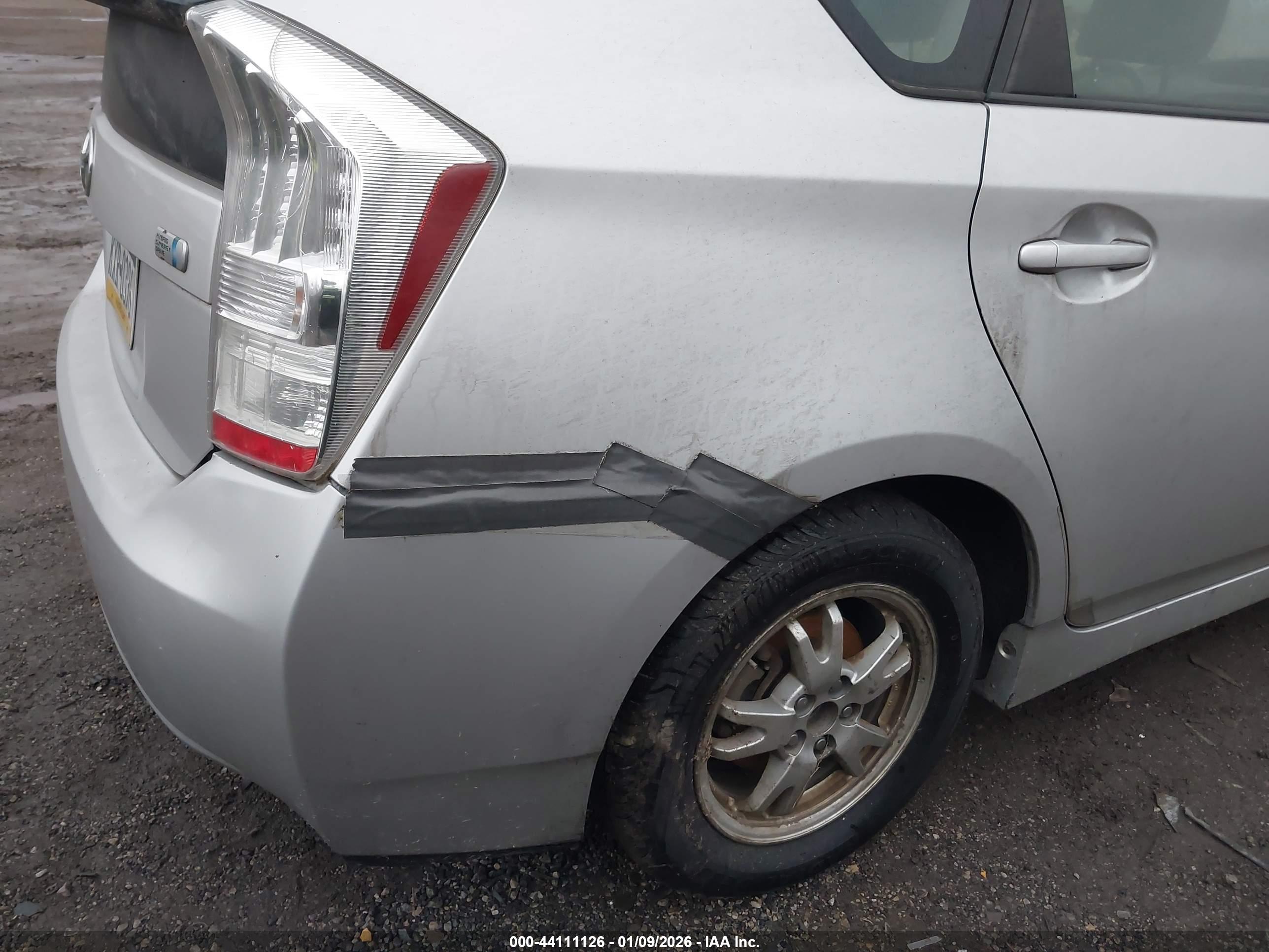 TOYOTA PRIUS image 6