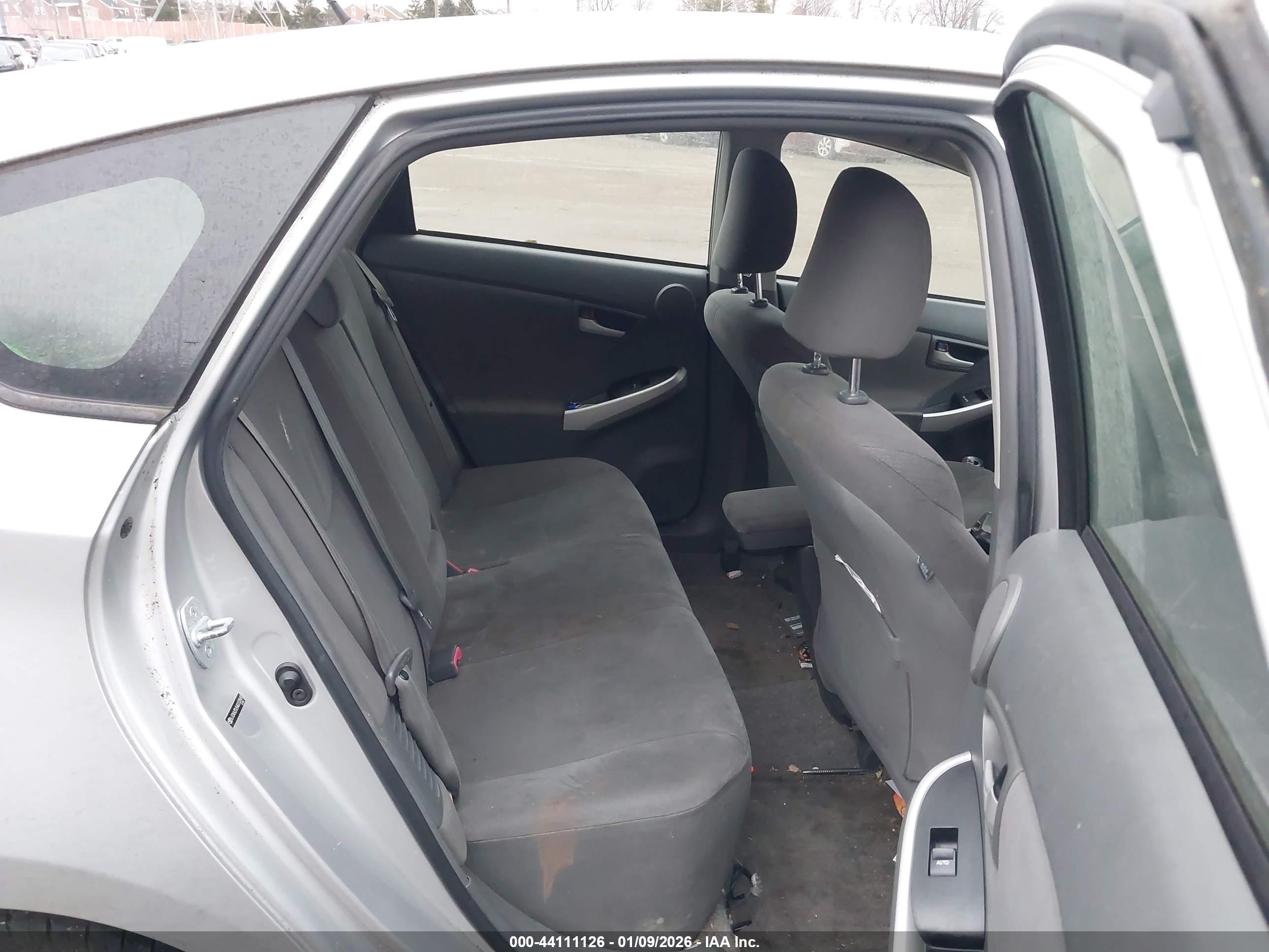 TOYOTA PRIUS image 8