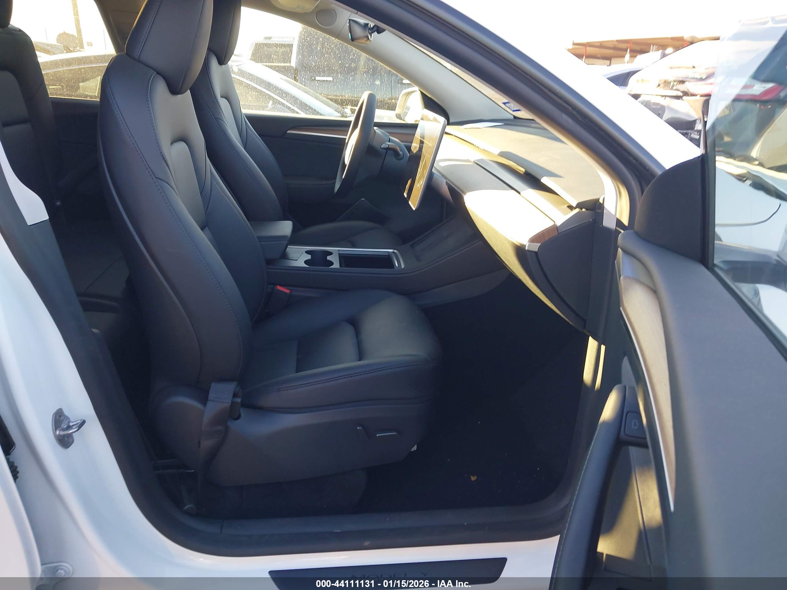 TESLA MODEL image 5