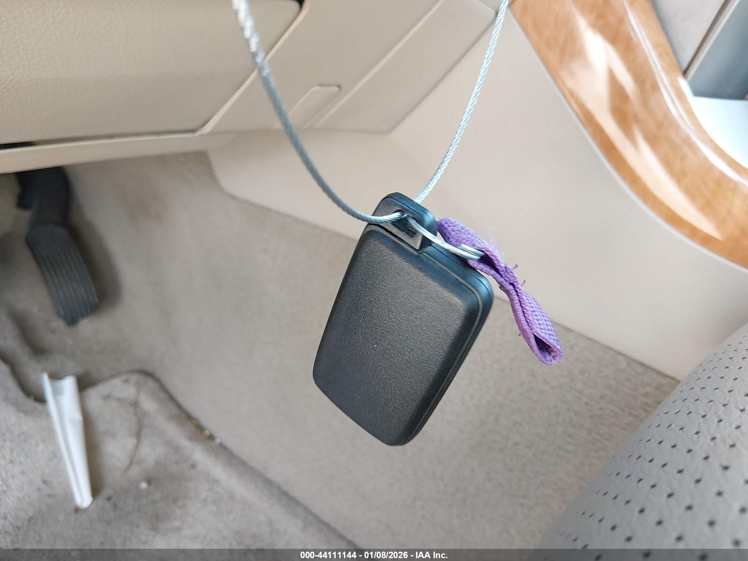 TOYOTA AVALON image 11